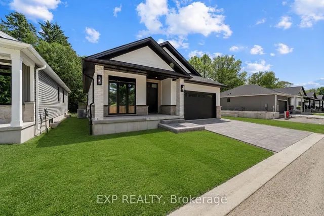 430 Head St #22, Strathroy-Caradoc 2