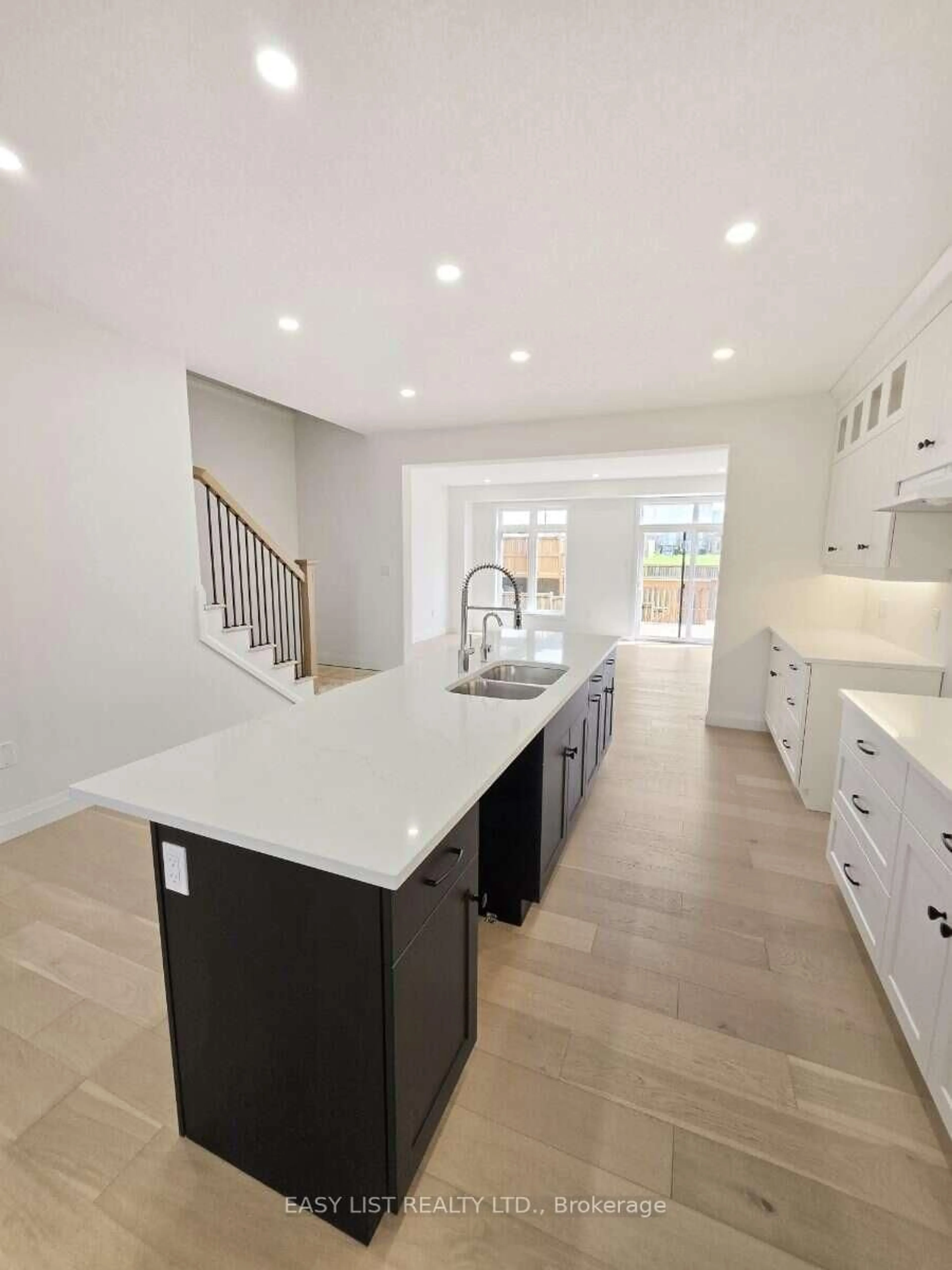 Open concept kitchen, unknown for 10 Kay Cres, Guelph Ontario N1L 0N5