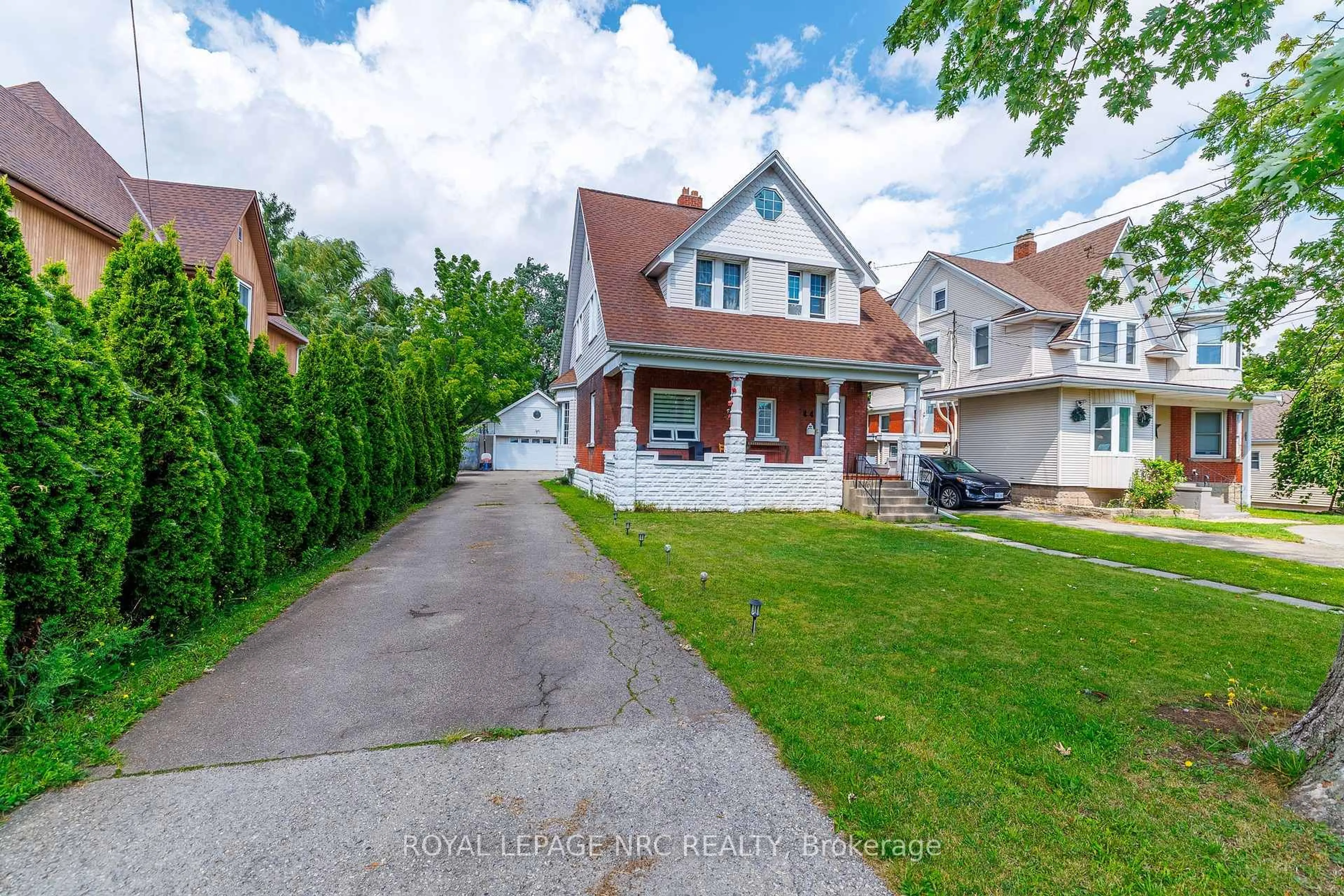 A pic from outside/outdoor area/front of a property/back of a property/a pic from drone, street for 44 Phipps St, Fort Erie Ontario L2A 2V2