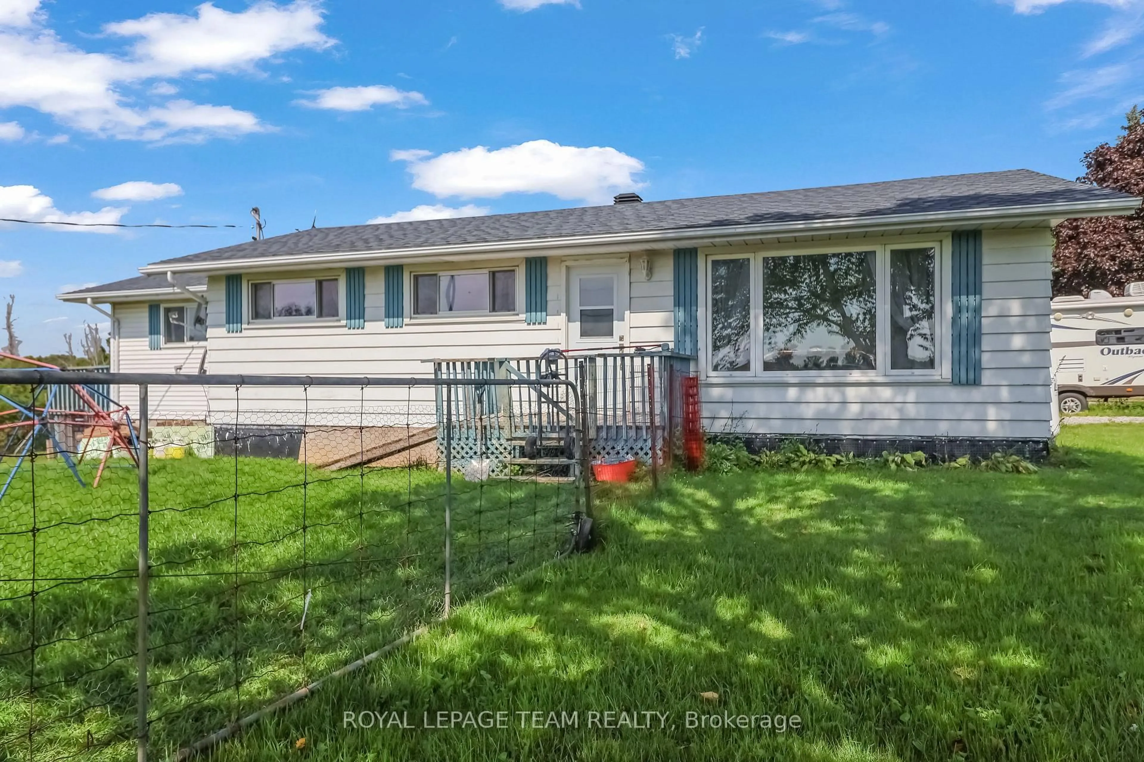 Home with vinyl exterior material, street for 1289 Rosedale Rd, Smiths Falls Ontario K7A 4S6