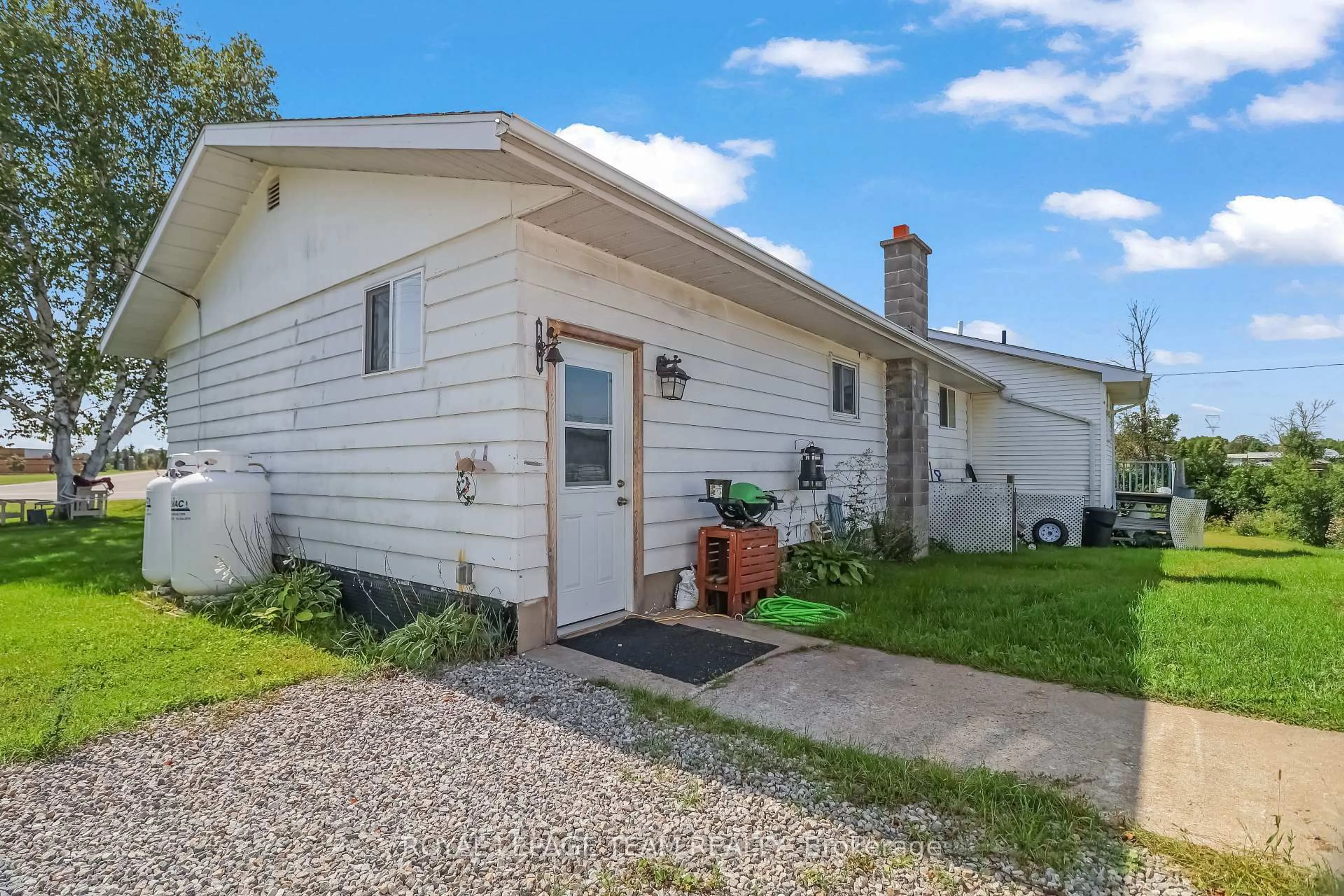 Home with vinyl exterior material, street for 1289 Rosedale Rd, Smiths Falls Ontario K7A 4S6