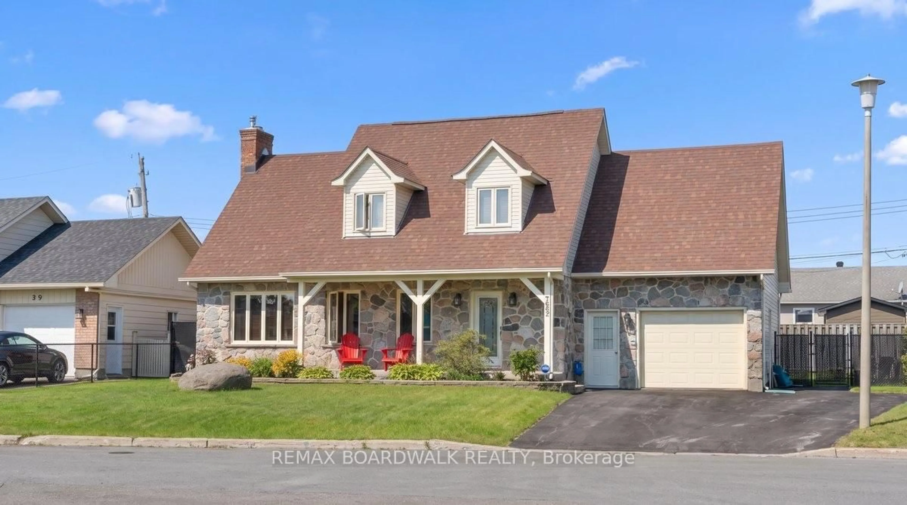 Home with vinyl exterior material, street for 795 Rejane Cres, Hawkesbury Ontario K6A 2K7