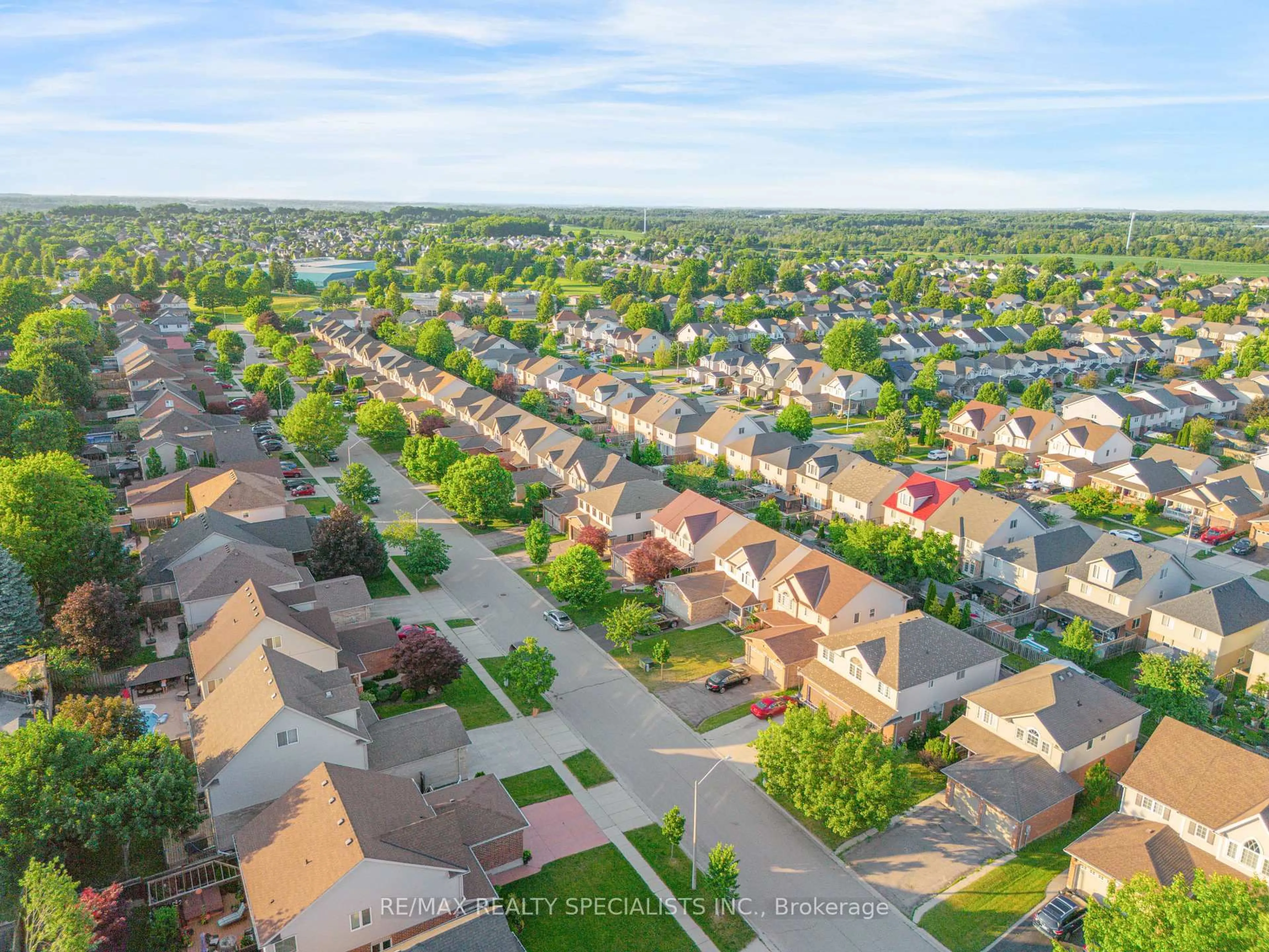 A pic from outside/outdoor area/front of a property/back of a property/a pic from drone, street for 71 MCFARLANE Dr, Cambridge Ontario N3C 4L7