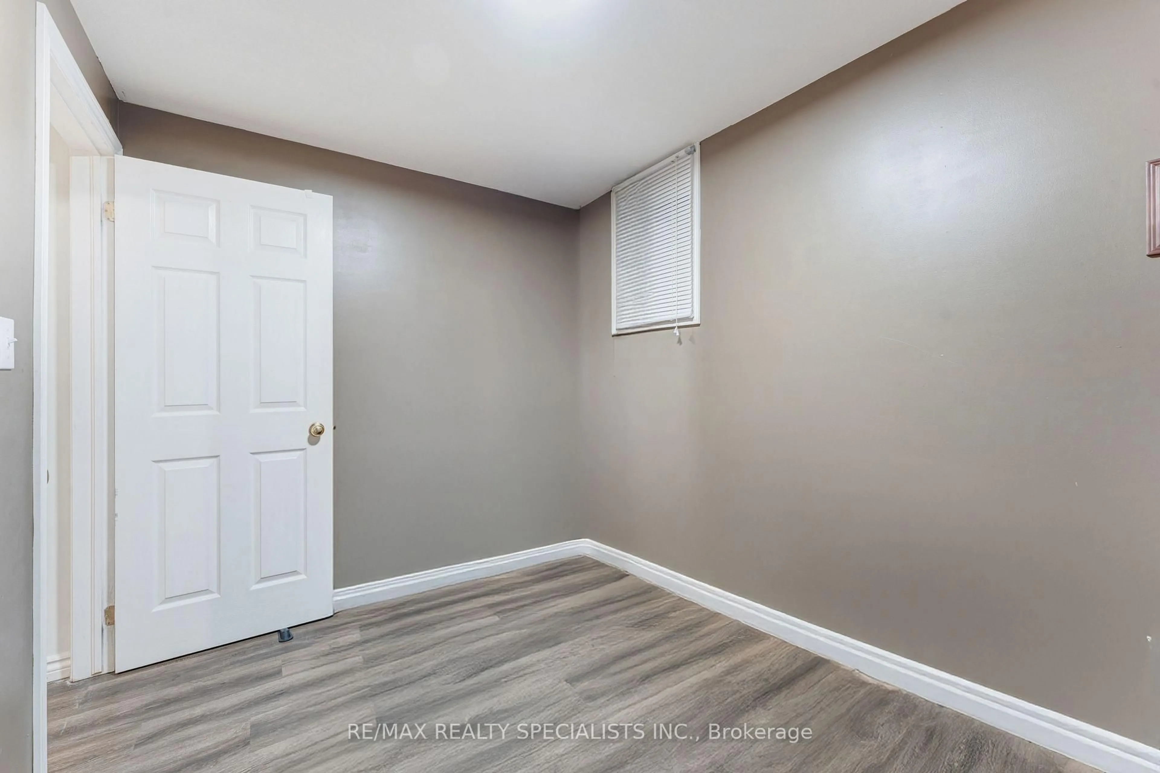 A pic of a room for 71 MCFARLANE Dr, Cambridge Ontario N3C 4L7