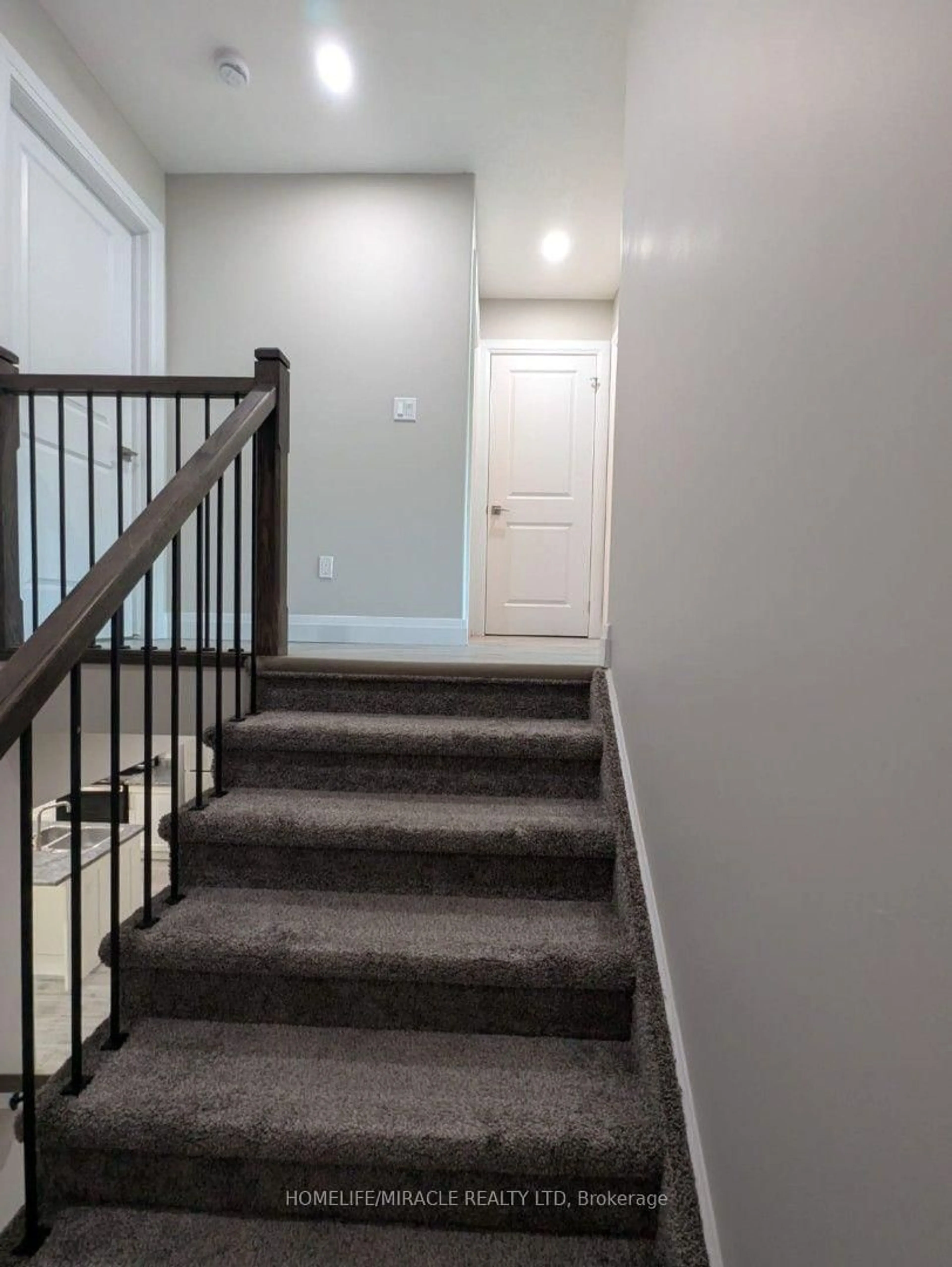 Stairs for 61 Vienna Rd #1, Tillsonburg Ontario N4G 0J6