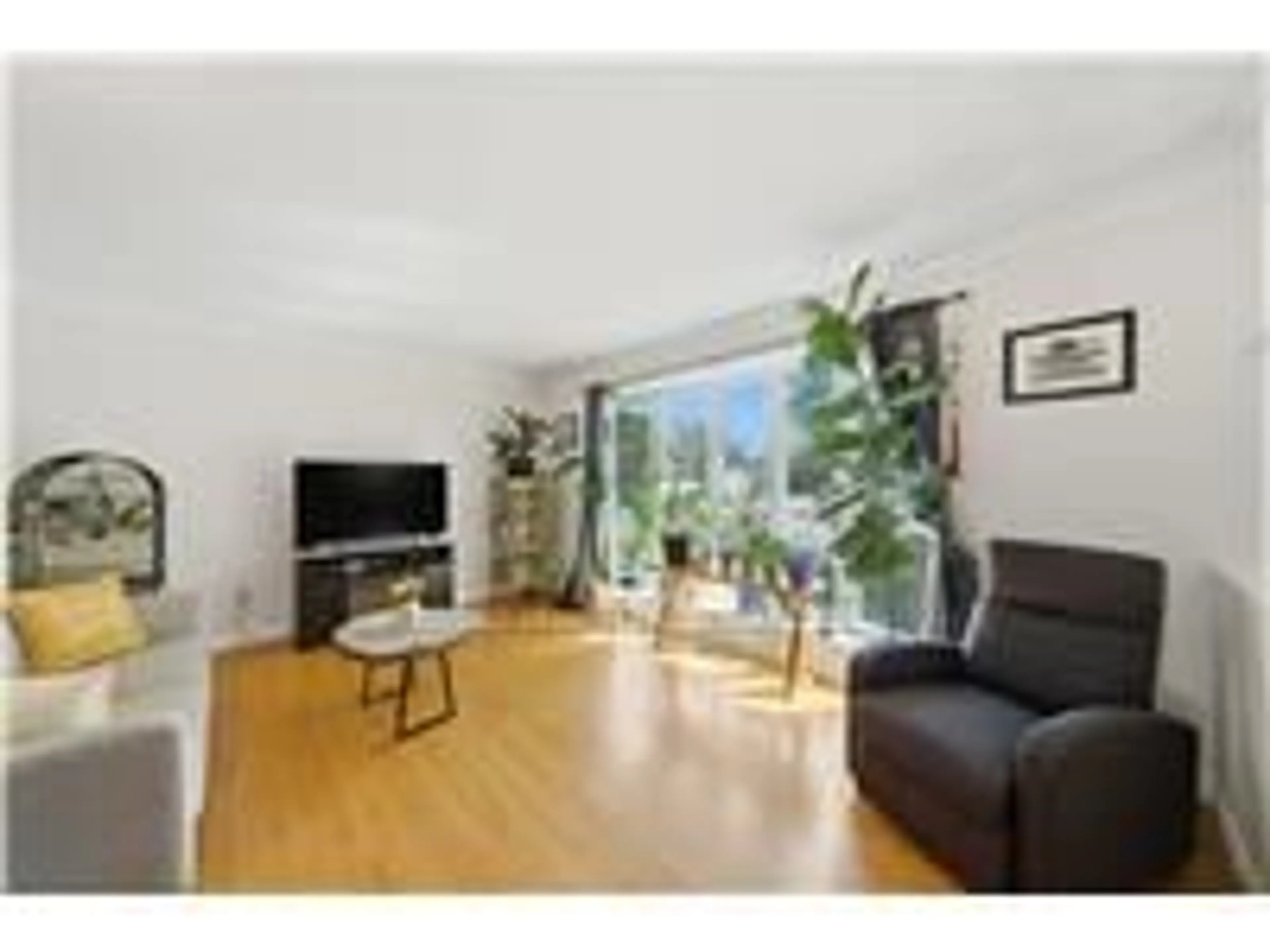 Living room with furniture, wood/laminate floor for 2 MORNING DEW Dr, Brantford Ontario N3R 3P2