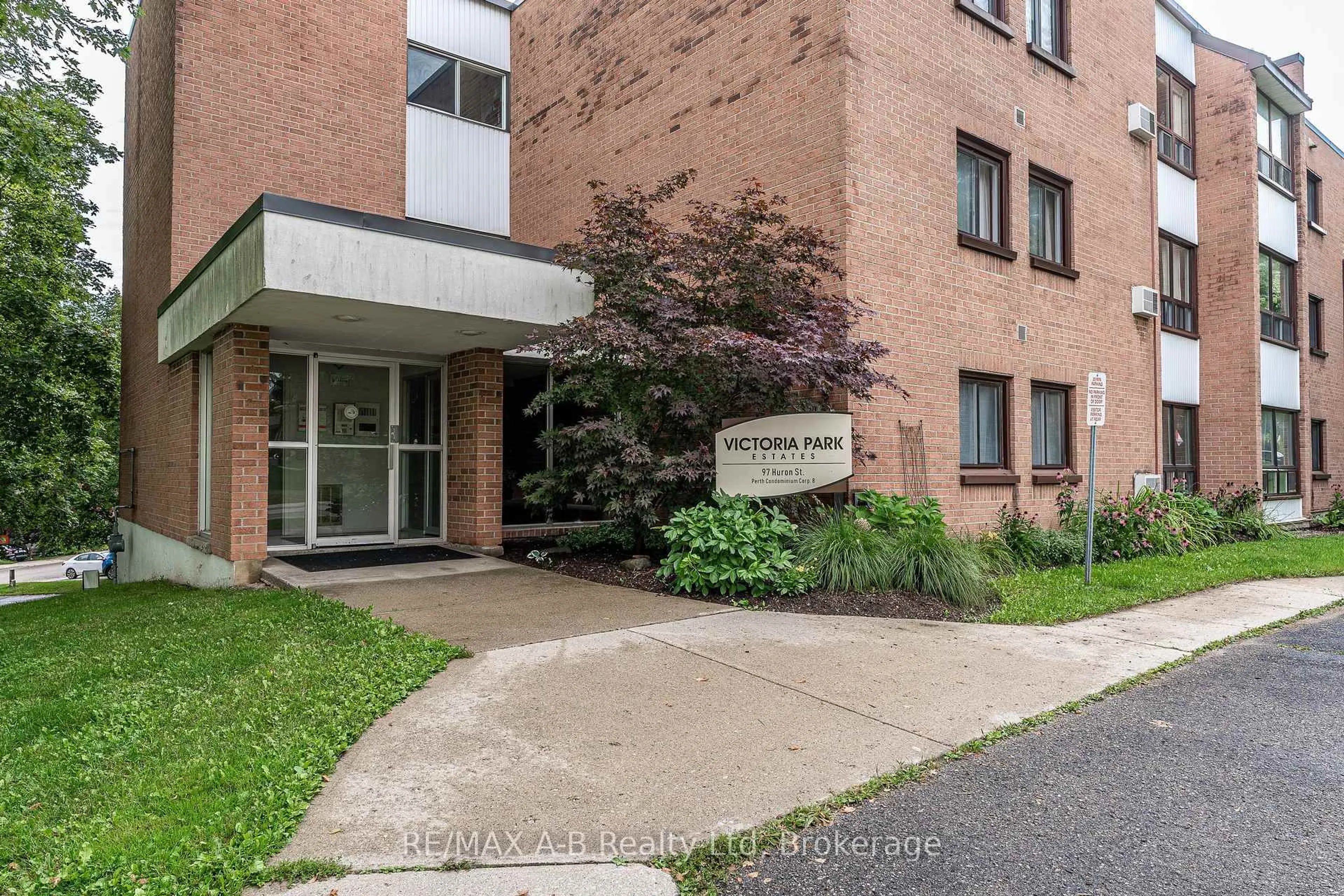Indoor foyer for 97 Huron St #104, Stratford Ontario N5A 5S7
