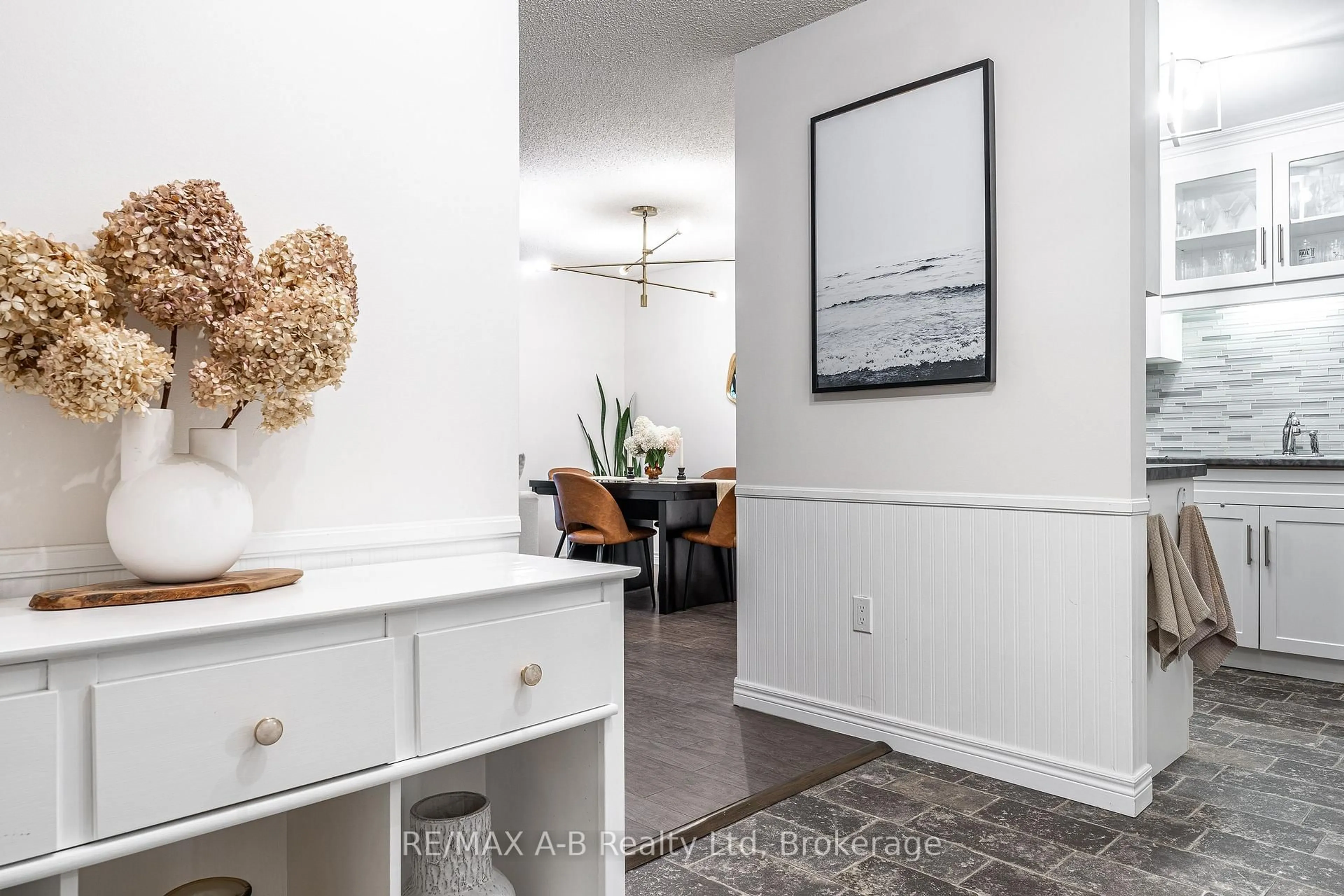 Indoor entryway for 97 Huron St #104, Stratford Ontario N5A 5S7