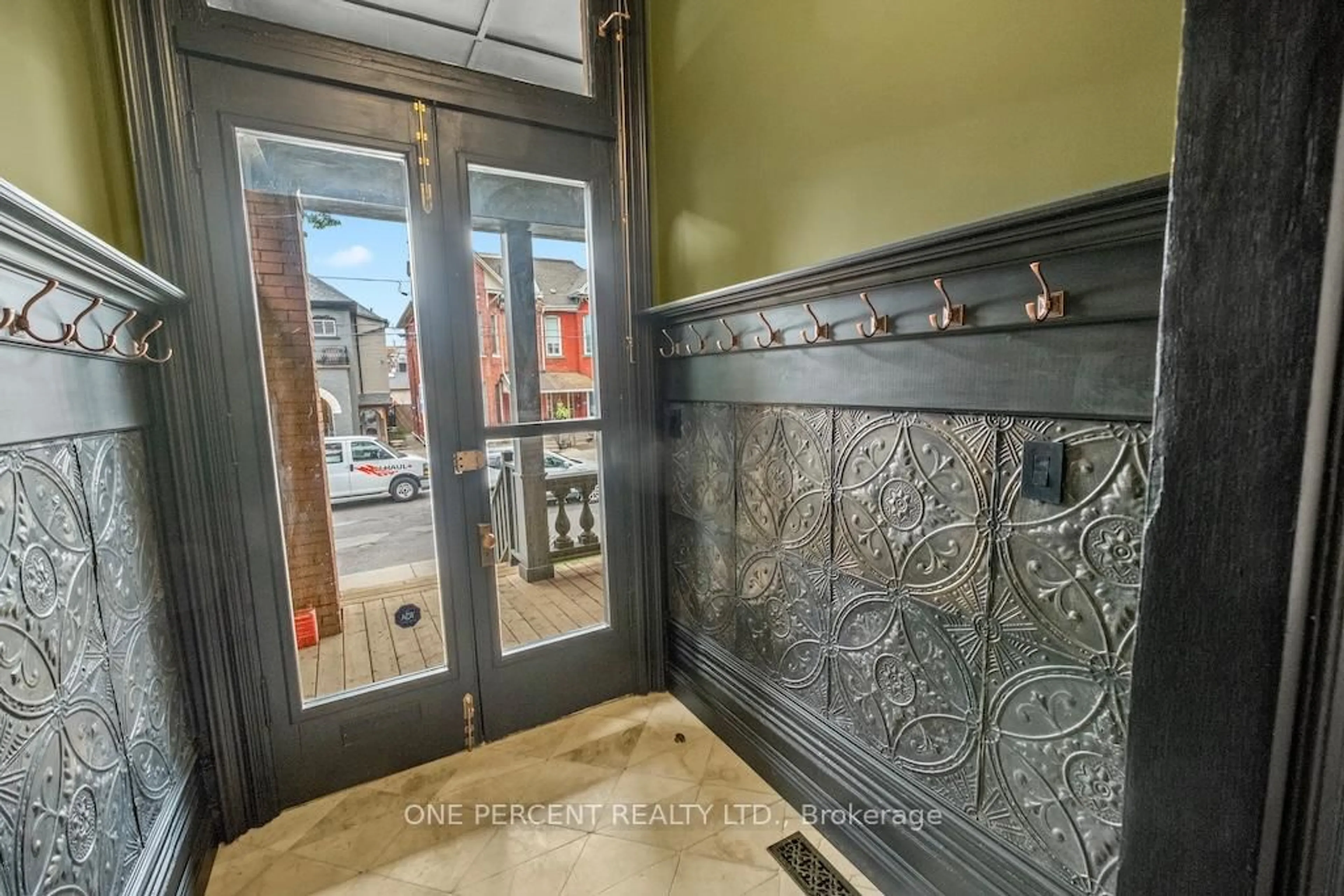 Unknown for 143 Catharine St, Hamilton Ontario L8R 1J5