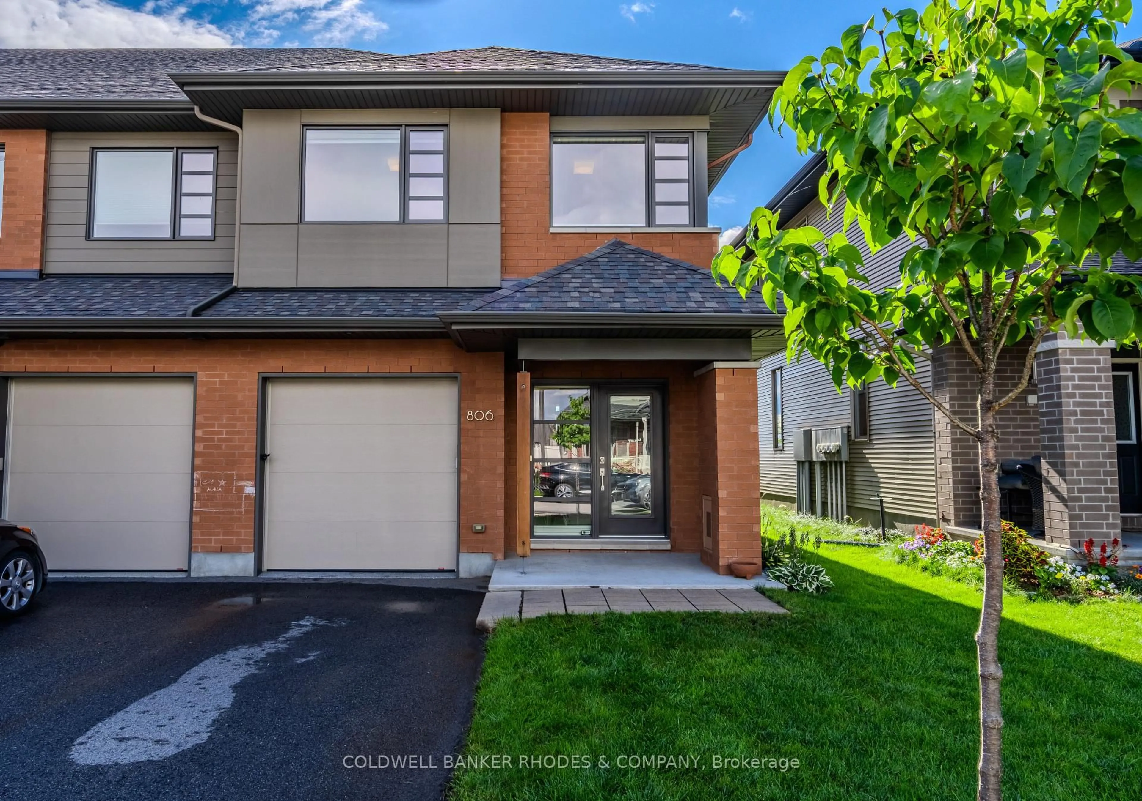 Home with brick exterior material, street for 806 Carnelian Cres, Ottawa Ontario K1X 0A8