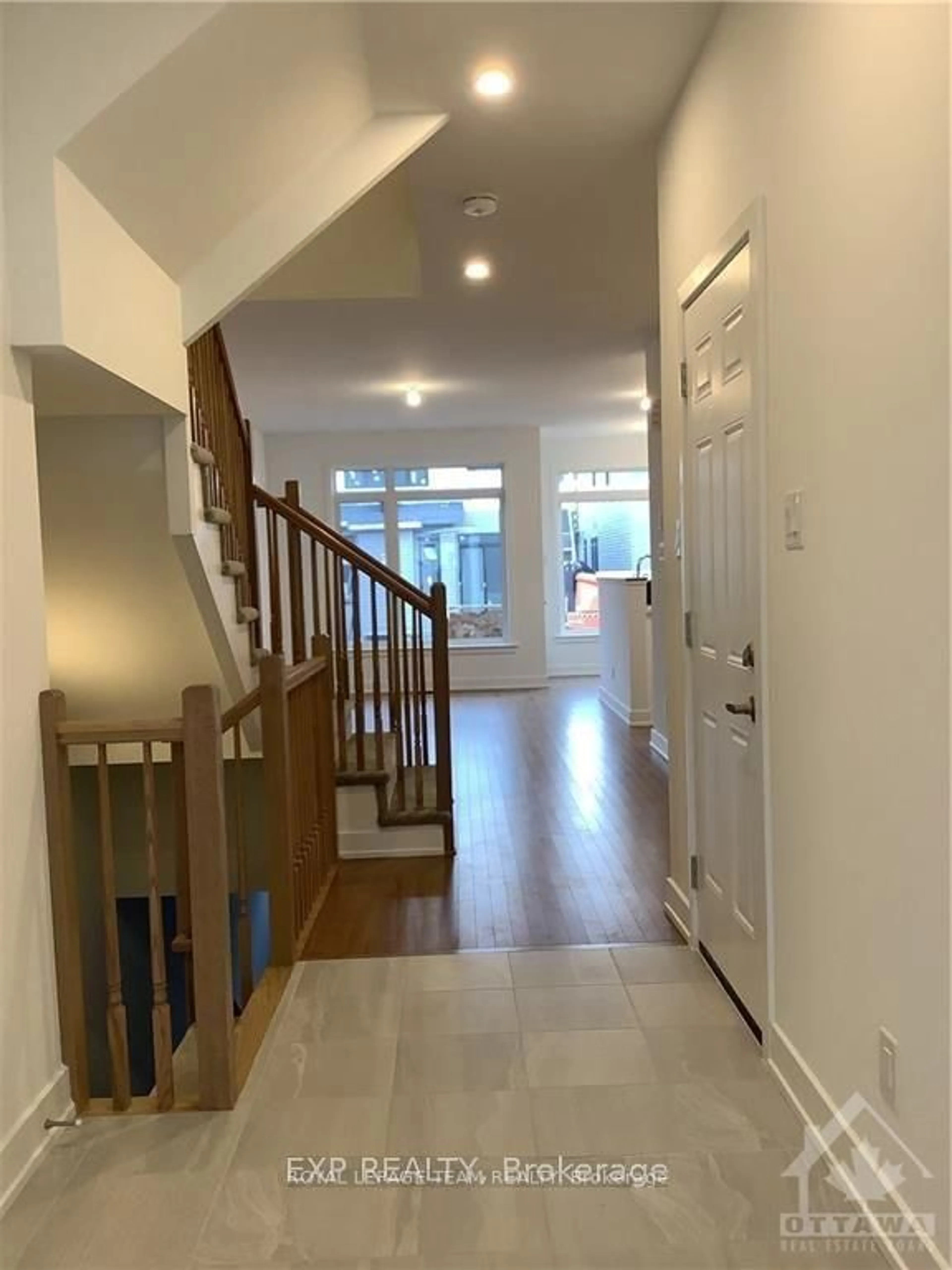 Indoor foyer for 41 Moosonee Cres, Ottawa Ontario K4M 0M1