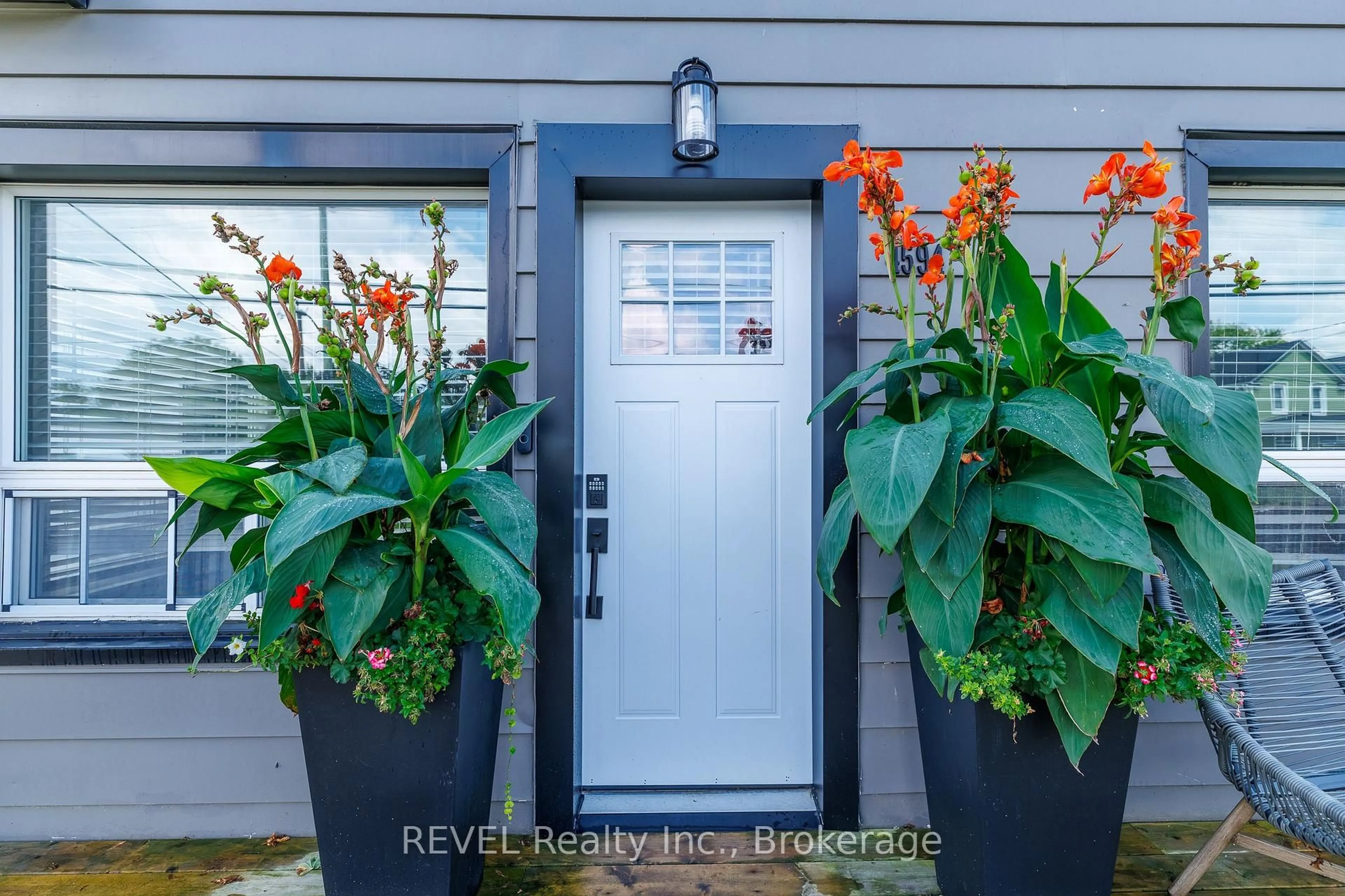 Indoor entryway for 4594 Ferguson St, Niagara Falls Ontario L2E 2Y9