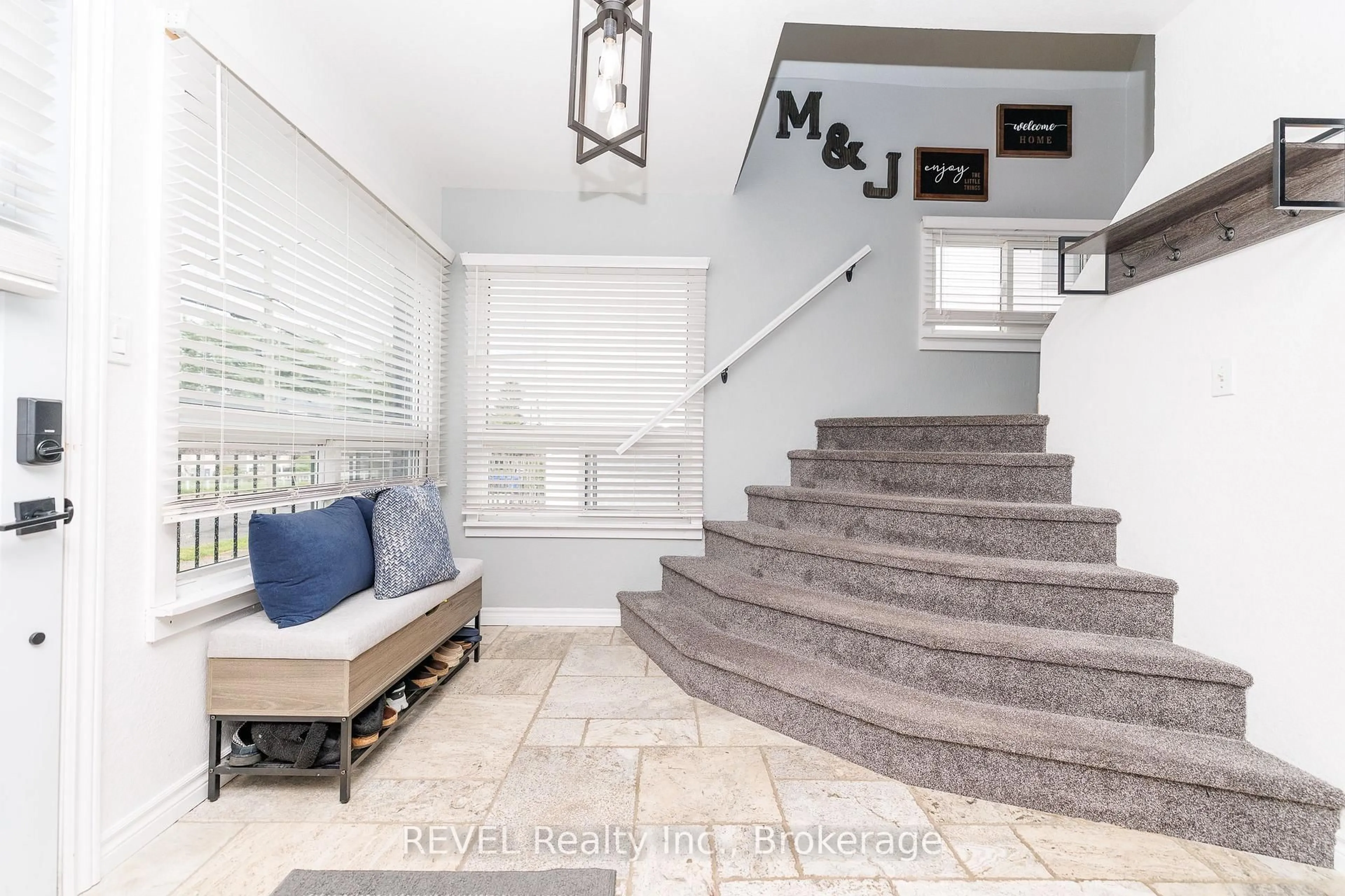 Stairs for 4594 Ferguson St, Niagara Falls Ontario L2E 2Y9