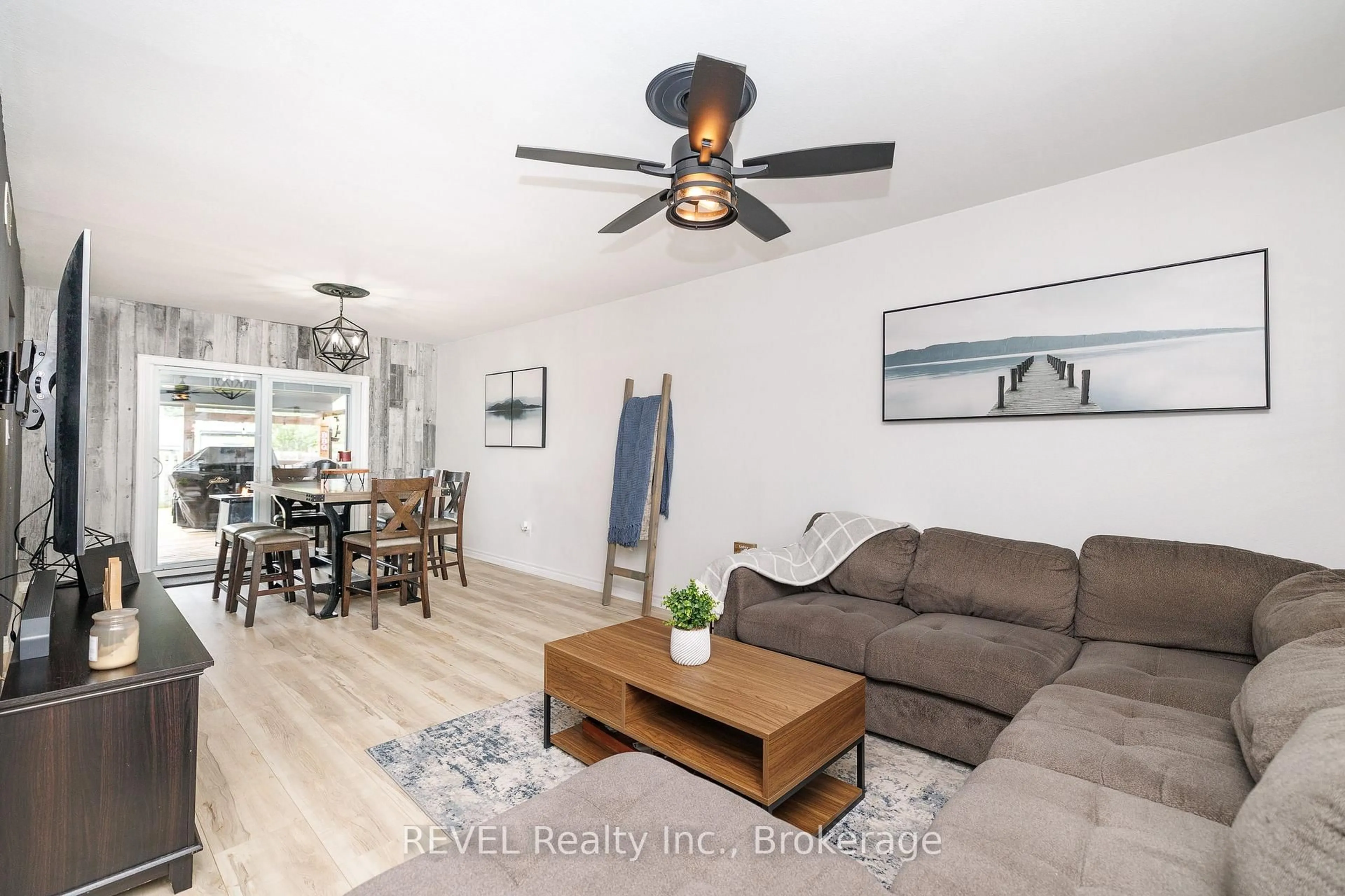 Living room with furniture, unknown for 4594 Ferguson St, Niagara Falls Ontario L2E 2Y9