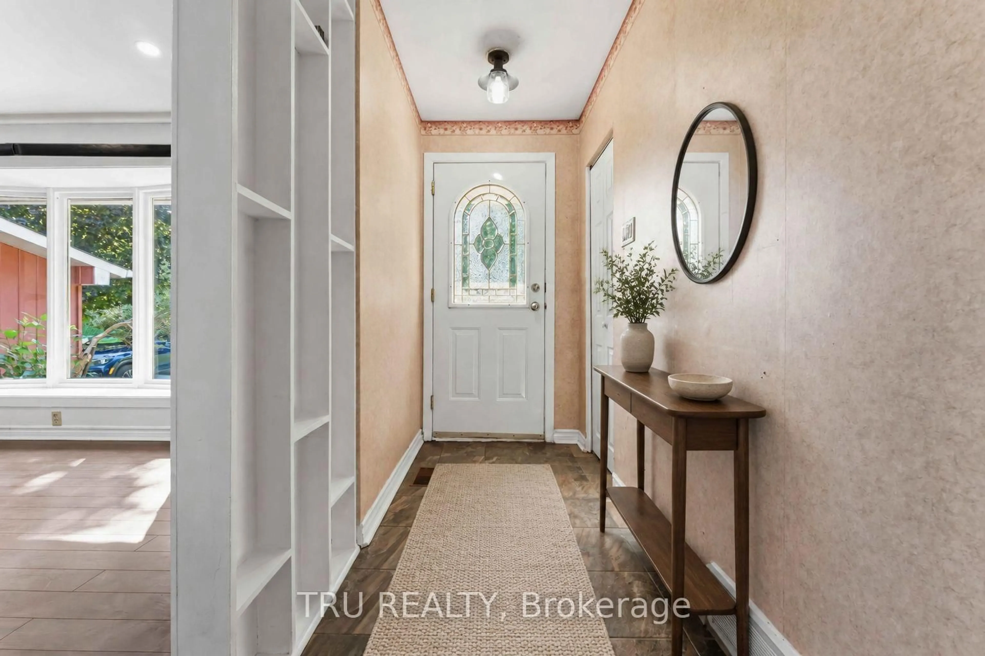 Indoor entryway for 19 Ellery Cres, Ottawa Ontario K2H 6M5