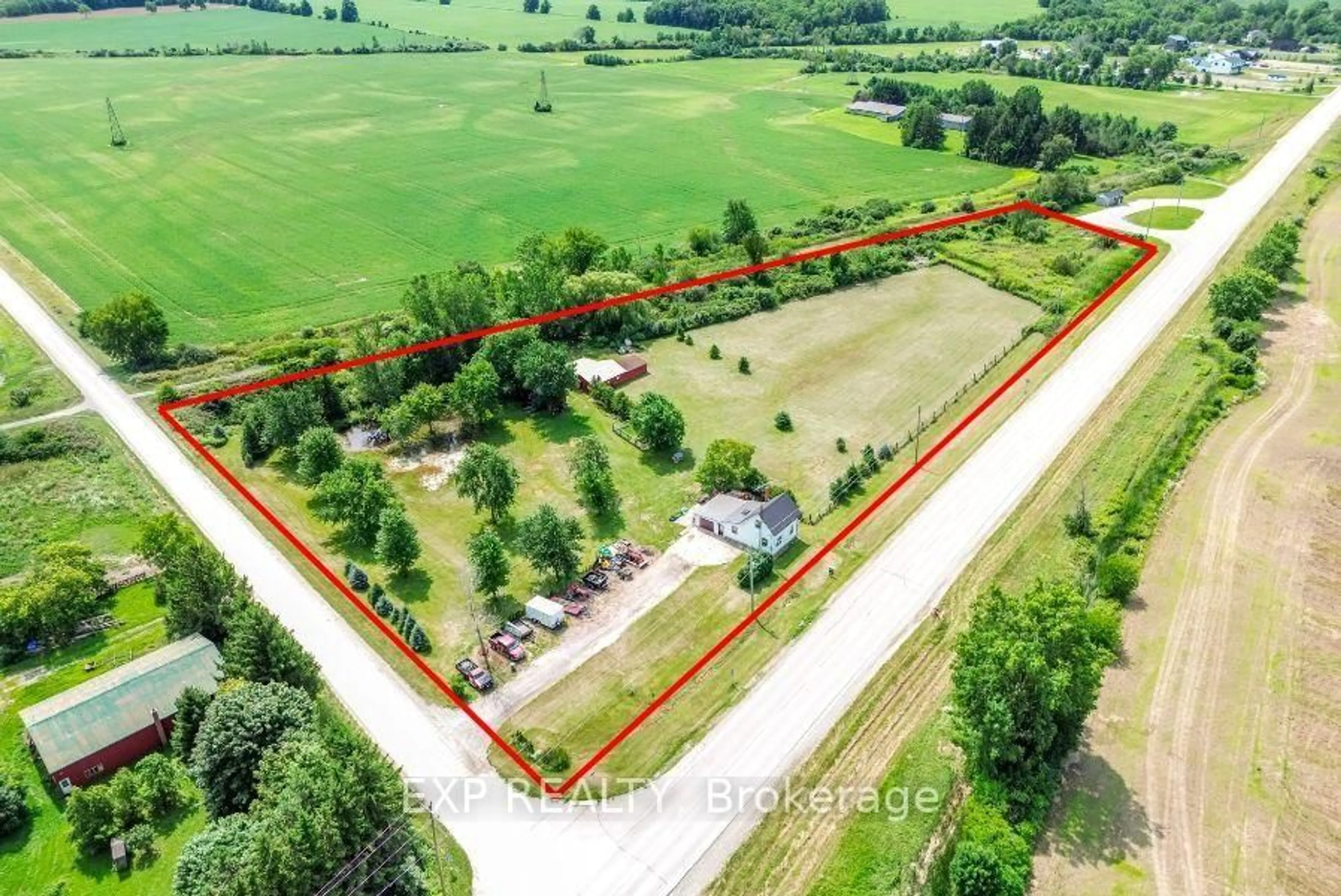 A pic from outside/outdoor area/front of a property/back of a property/a pic from drone, building for 9819 Onieda Rd, Southwold Ontario N0L 2E0