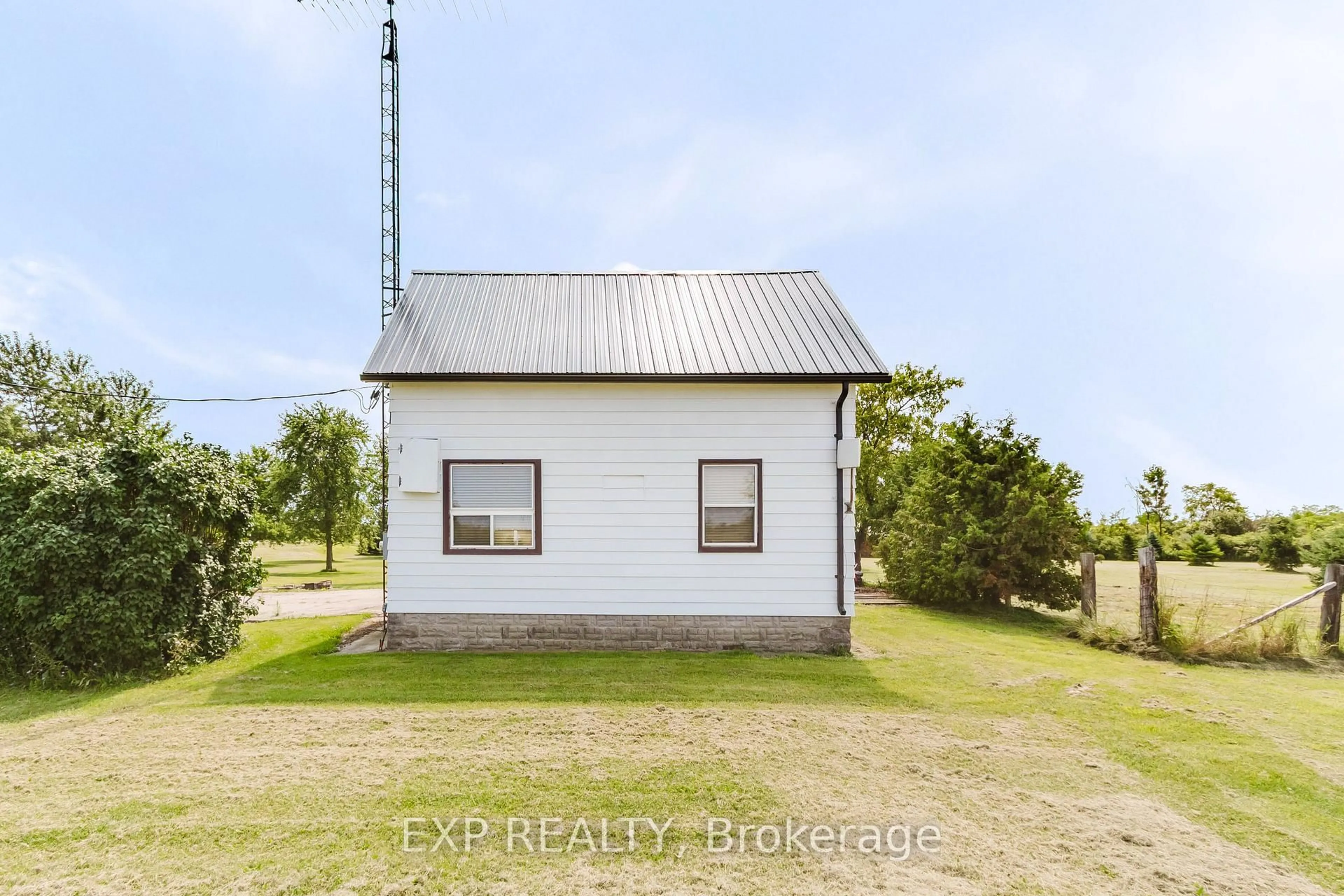 A pic from outside/outdoor area/front of a property/back of a property/a pic from drone, building for 9819 Onieda Rd, Southwold Ontario N0L 2E0
