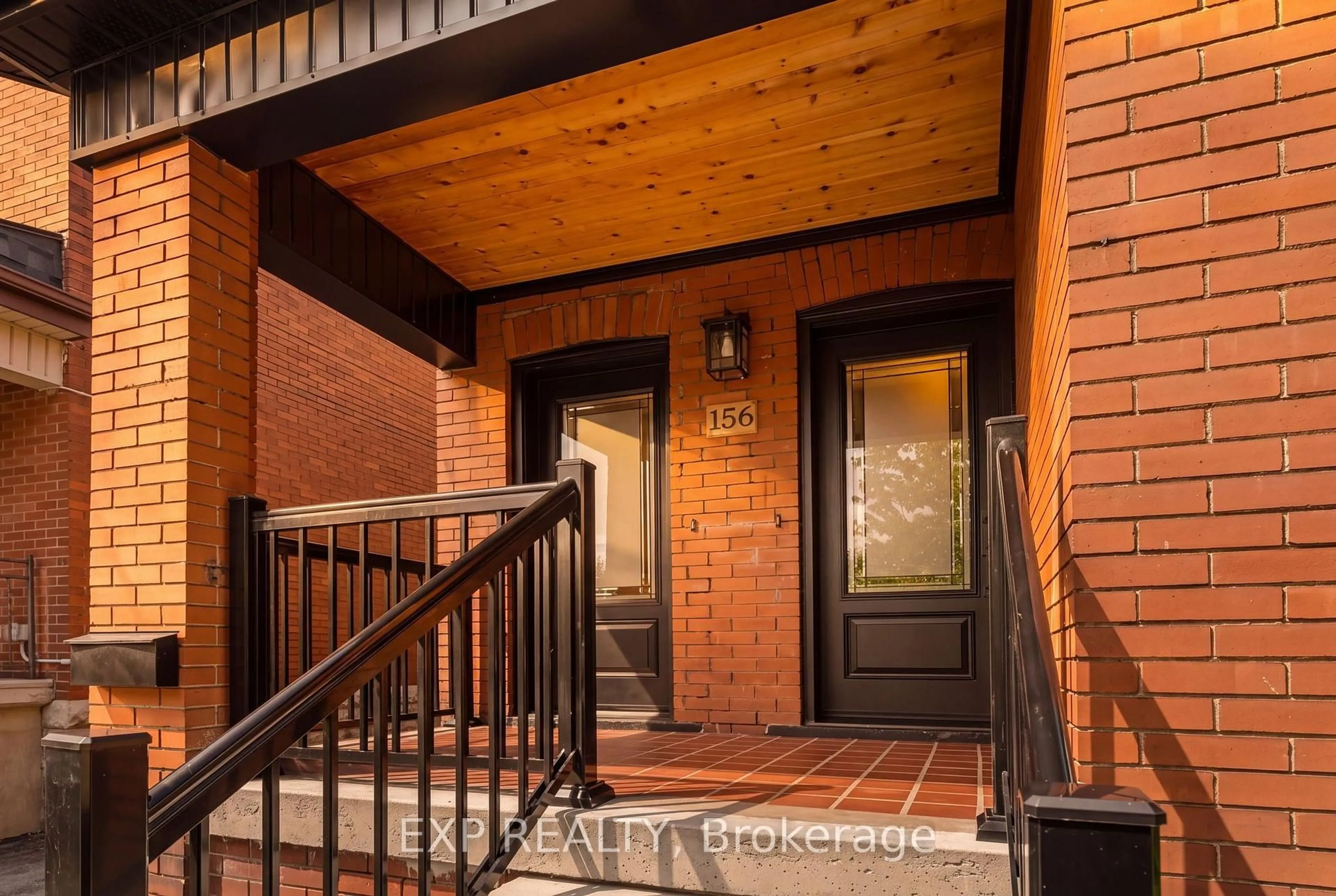 Indoor entryway for 156 Park Row, Hamilton Ontario L8K 2J8
