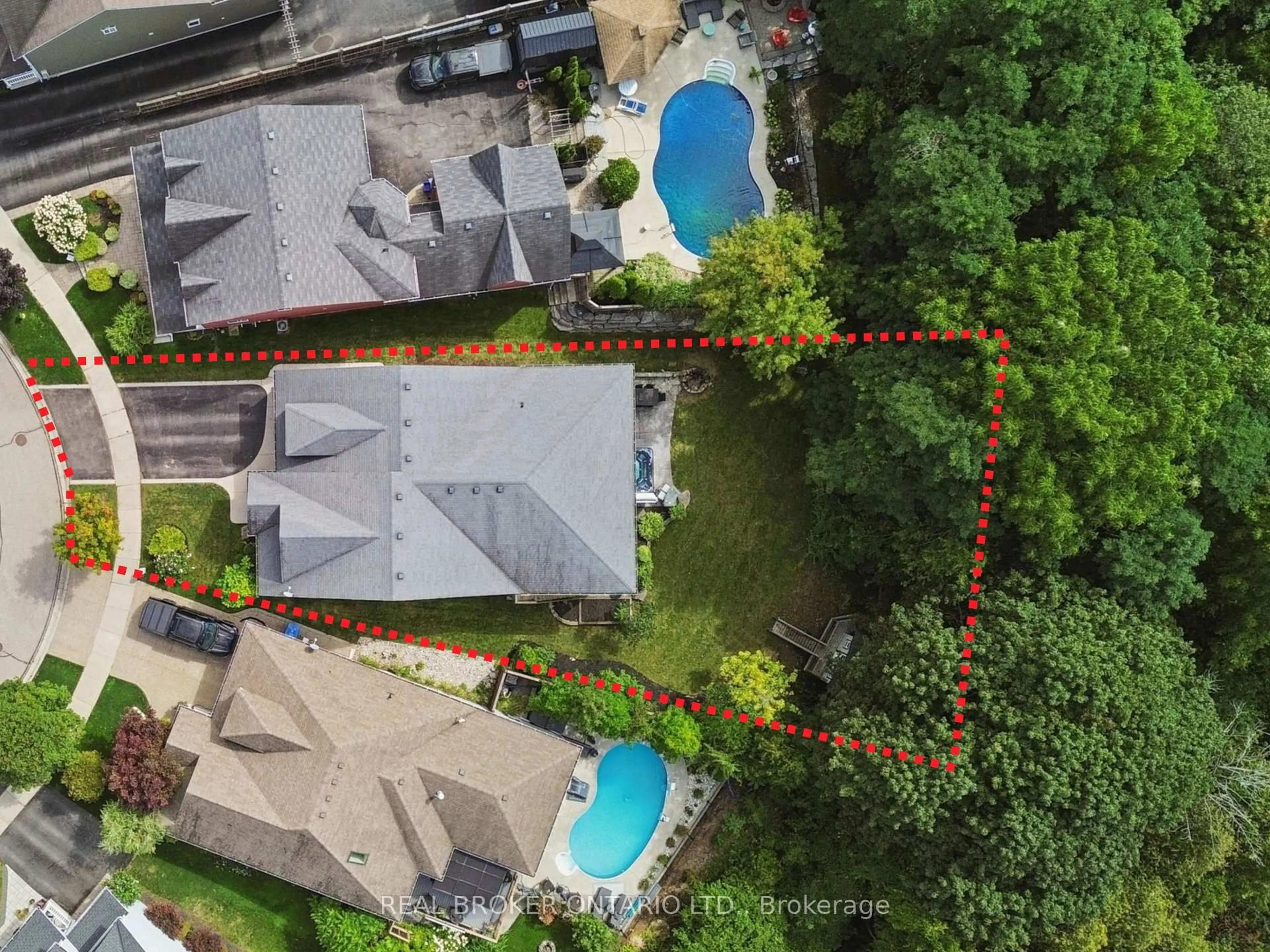 A pic from outside/outdoor area/front of a property/back of a property/a pic from drone, unknown for 108 Hampson Cres, Guelph/Eramosa Ontario N0B 2K0