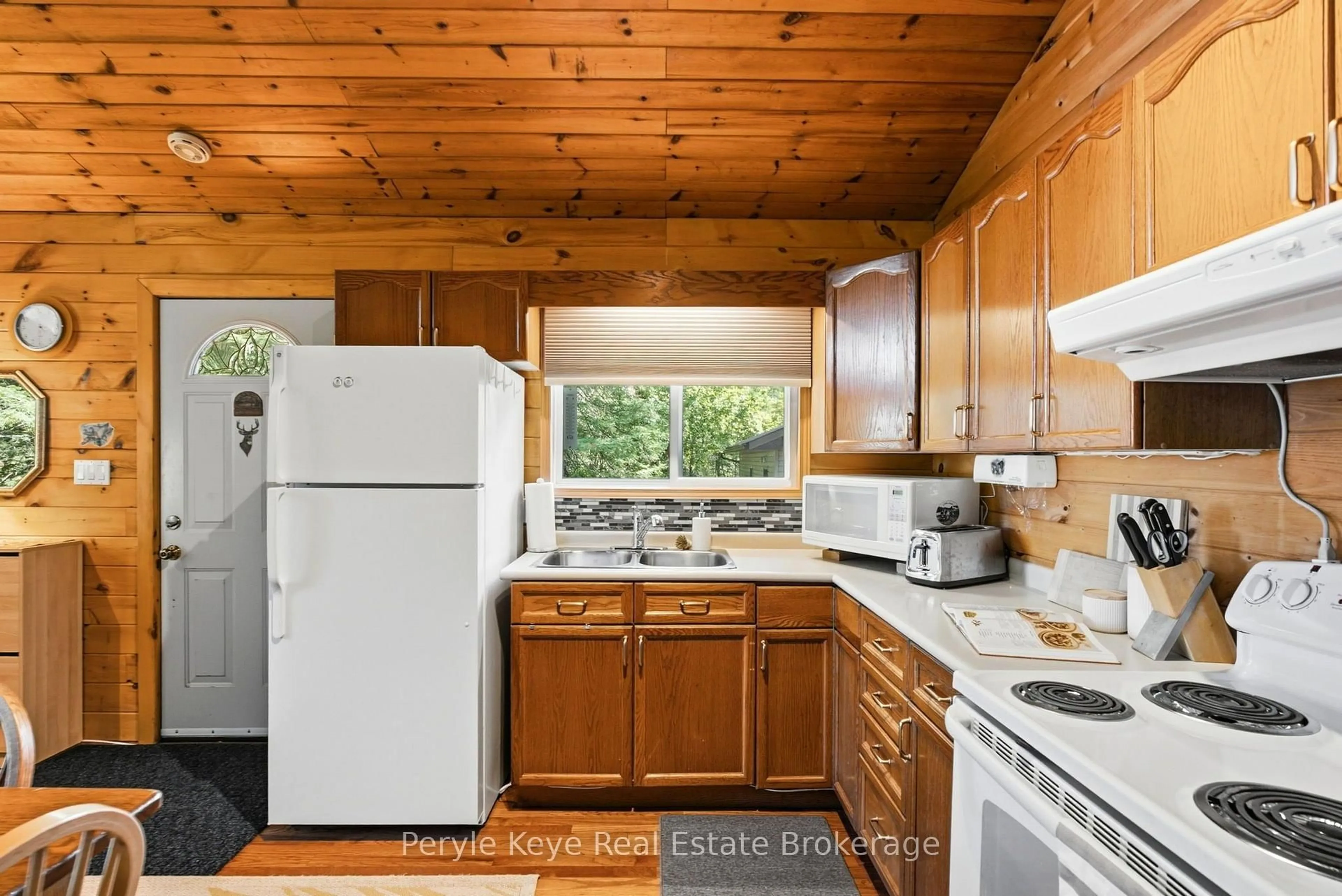Standard kitchen, unknown for 1160 Lakeshore Dr, Bracebridge Ontario P1L 1X3