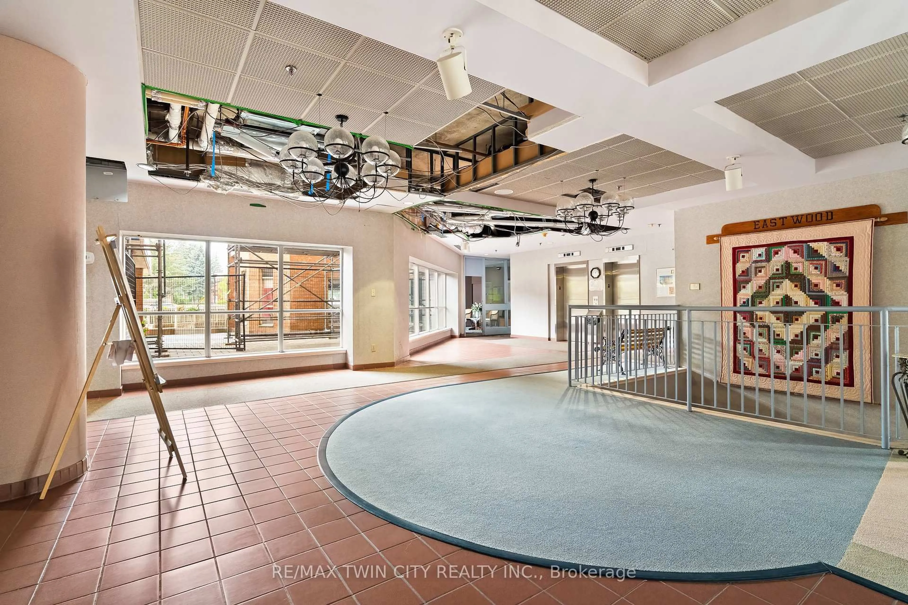 Indoor foyer for 1414 King St #207, Kitchener Ontario N2G 4T8