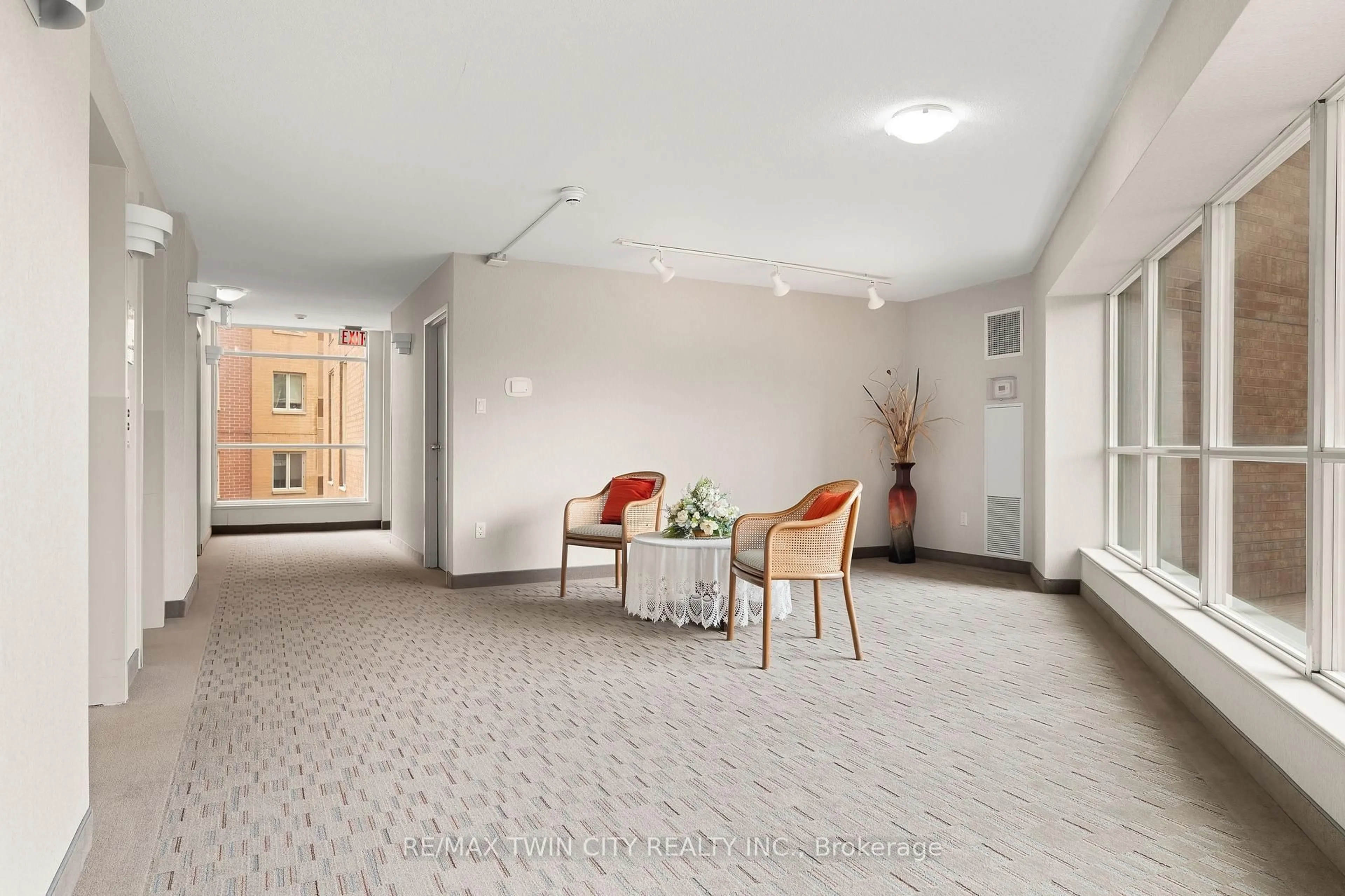 Indoor foyer for 1414 King St #207, Kitchener Ontario N2G 4T8