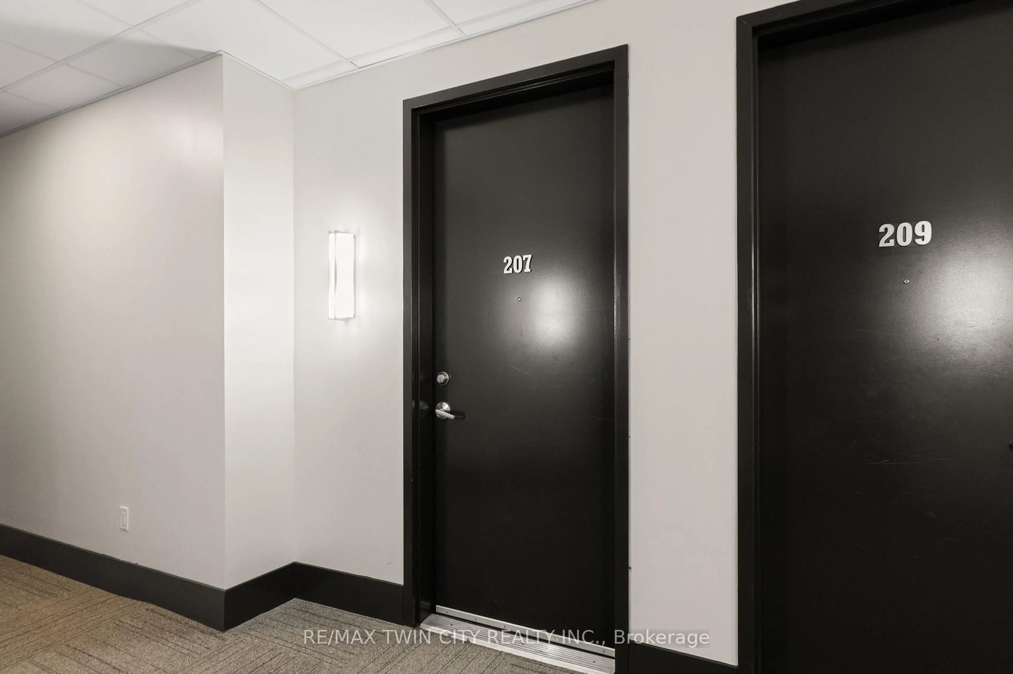 Indoor foyer for 85 Morrell St #207, Building A, Brantford Ontario N3T 4J6