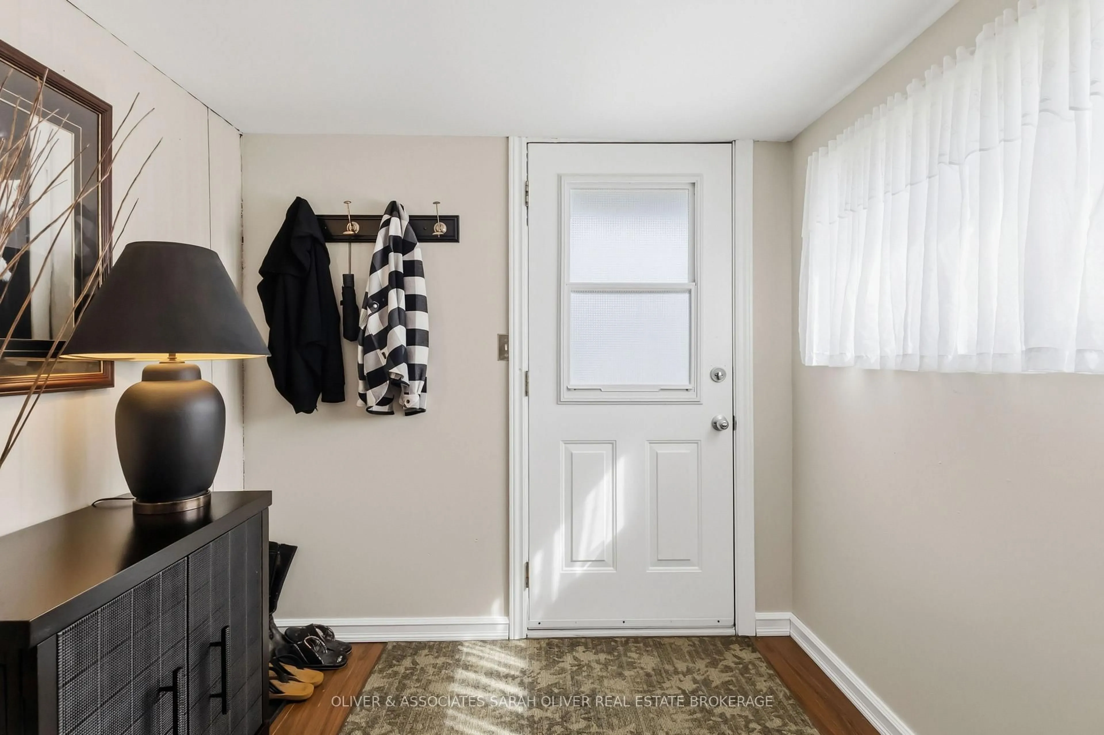 Indoor entryway for 198 Springbank Dr #96, London South Ontario N6J 1G1