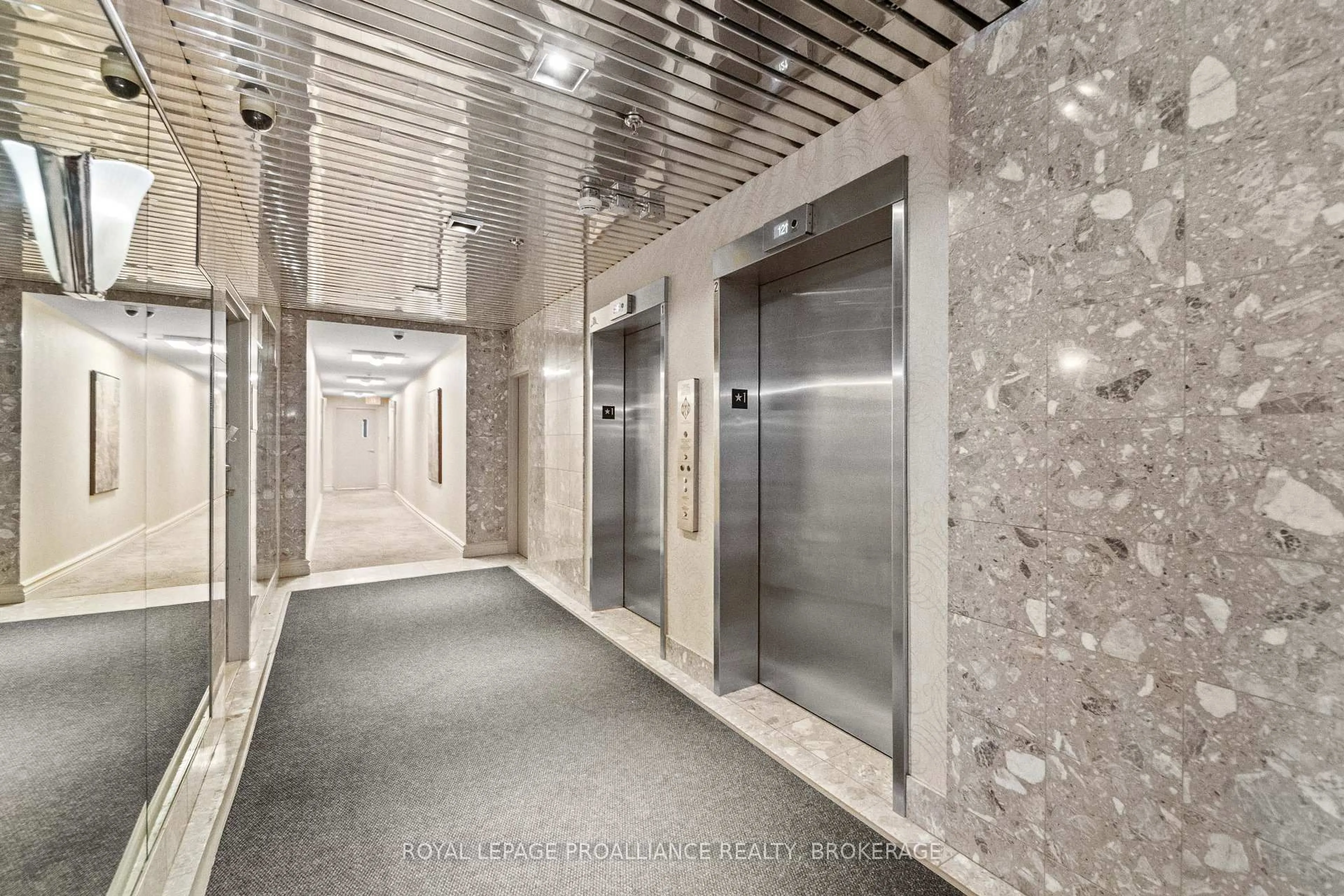 Indoor foyer for 1000 King St #1401, Kingston Ontario K7M 8H3