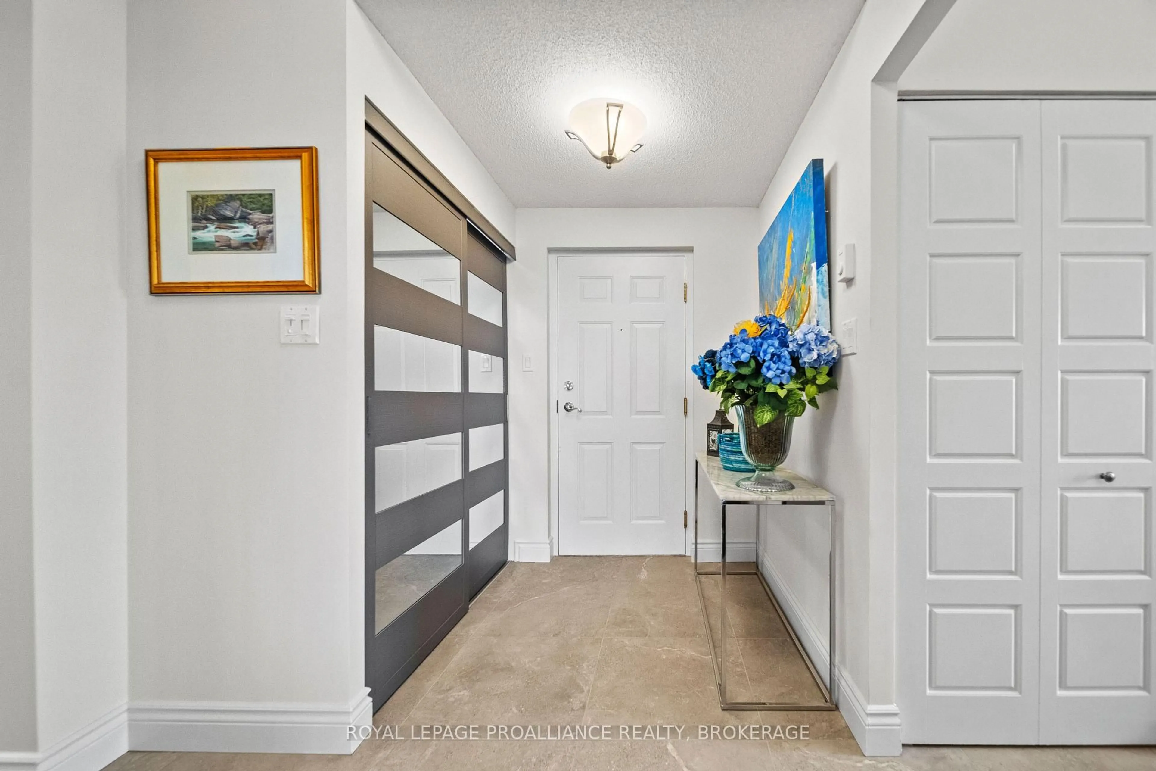 Indoor entryway for 1000 King St #1401, Kingston Ontario K7M 8H3
