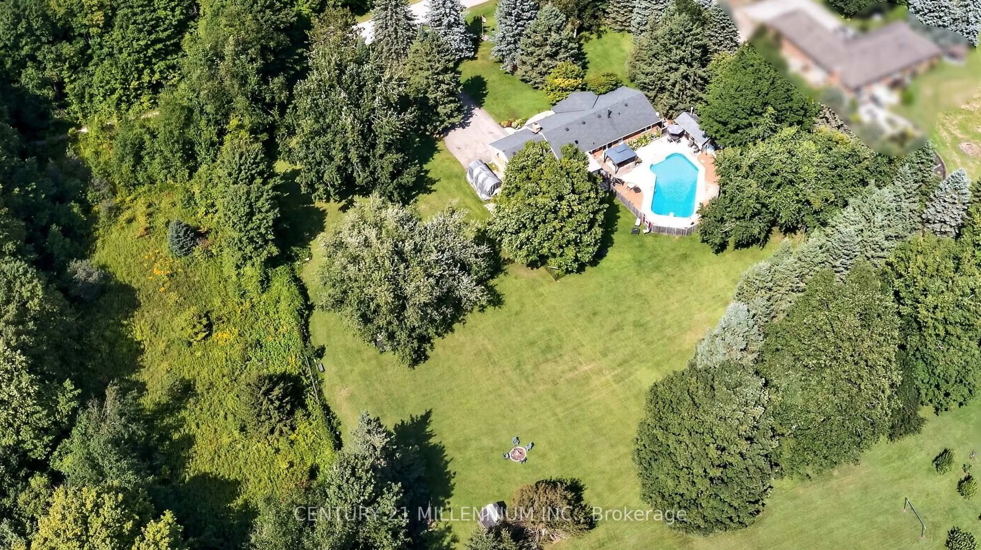 A pic from outside/outdoor area/front of a property/back of a property/a pic from drone, unknown for 65 Maplewood Dr, Amaranth Ontario L9V 3N6