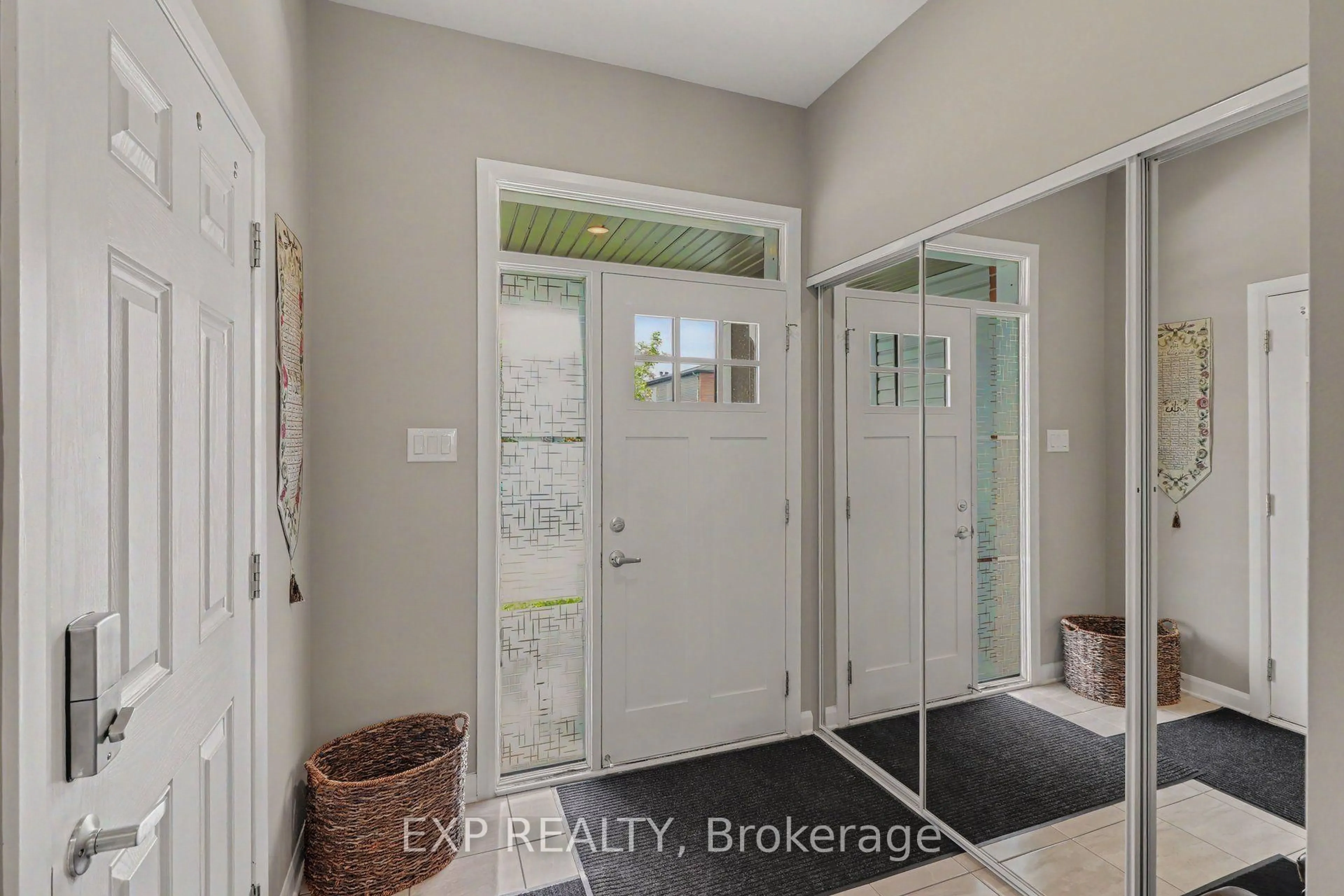 Indoor entryway for 48 Damselfish Walk, Ottawa Ontario K4A 2N3