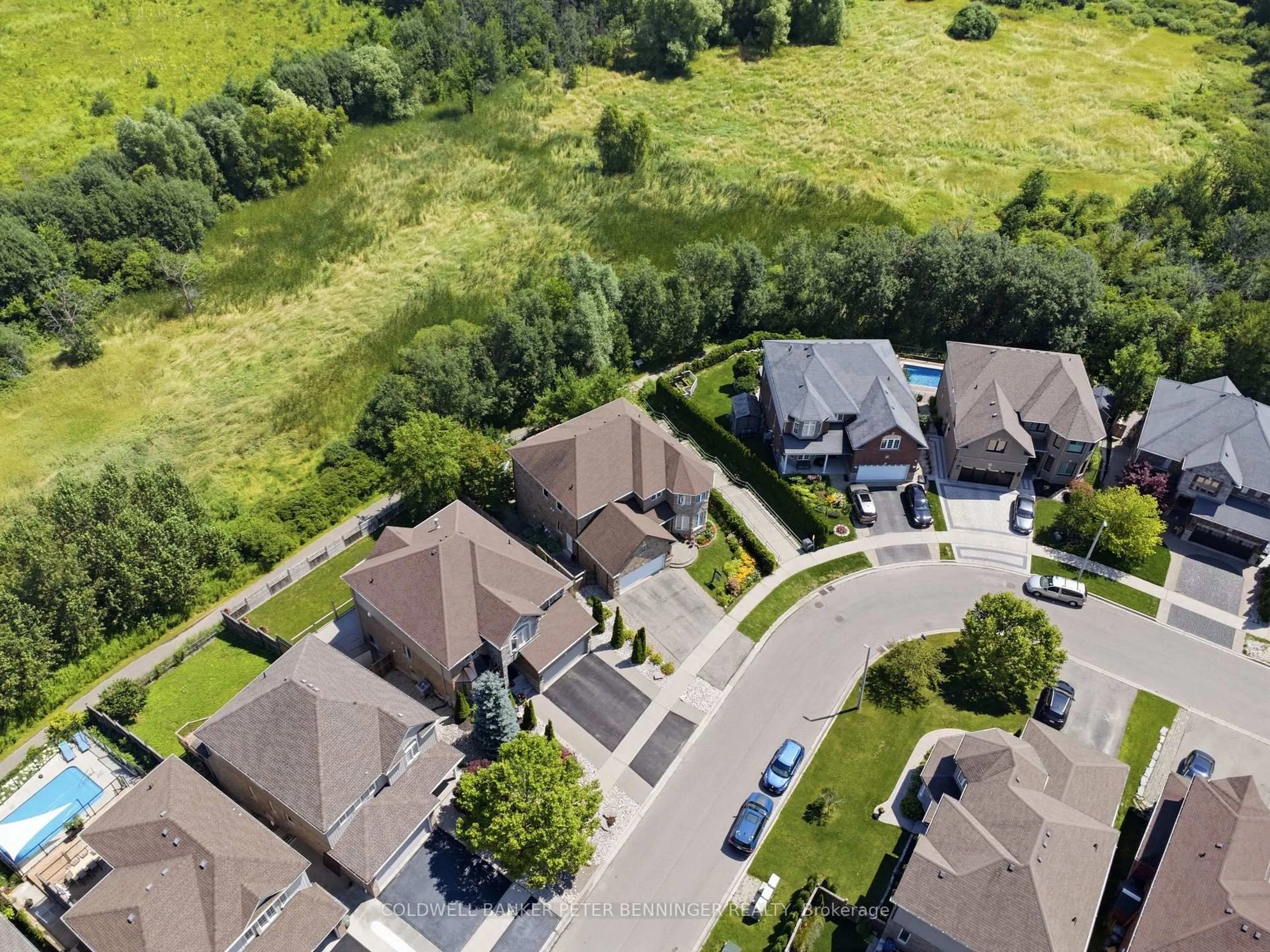 A pic from outside/outdoor area/front of a property/back of a property/a pic from drone, street for 49 CREIGHTON Ave, Guelph Ontario N1E 0H6