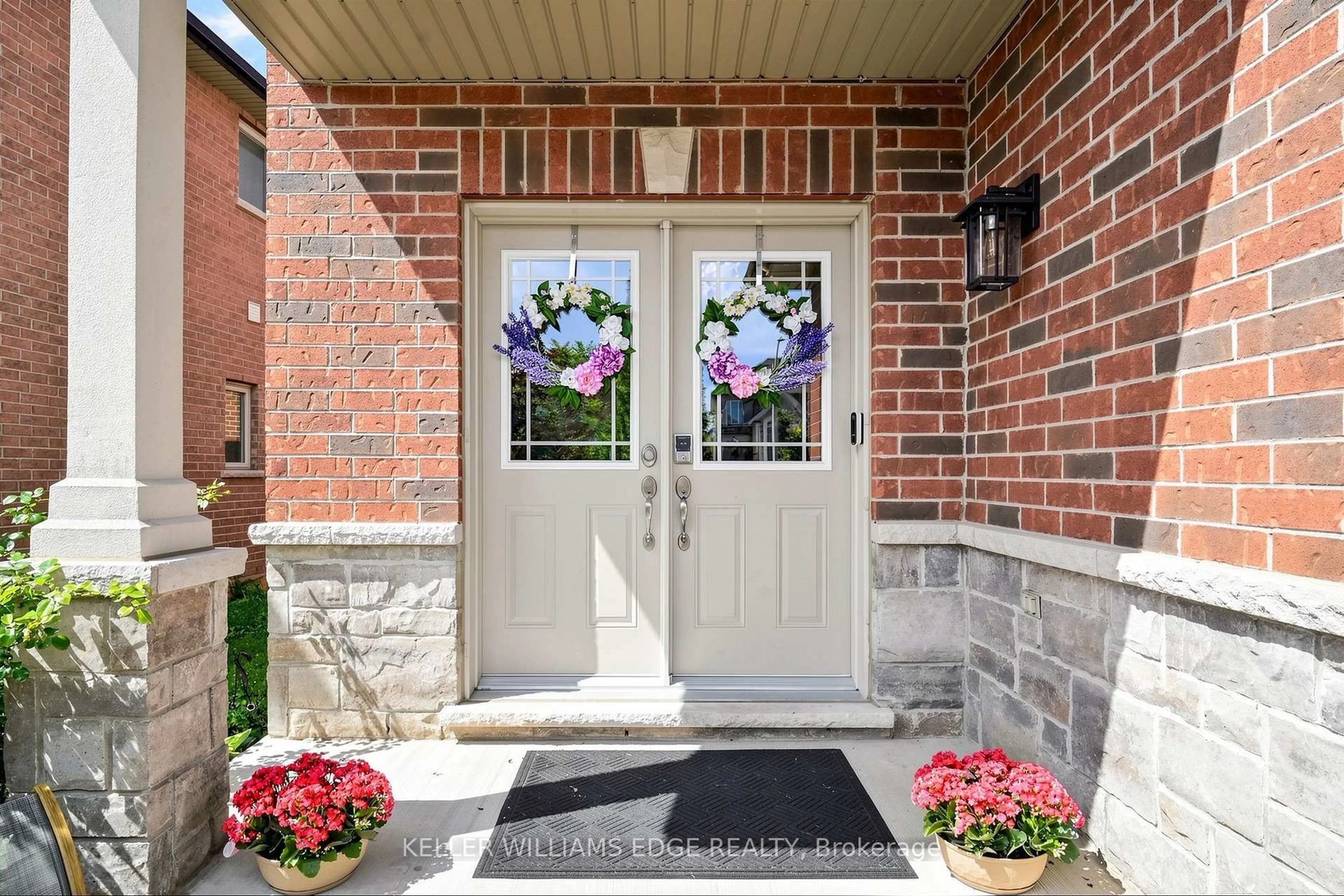 Indoor entryway for 173 Raymond Rd, Hamilton Ontario L9K 0G9