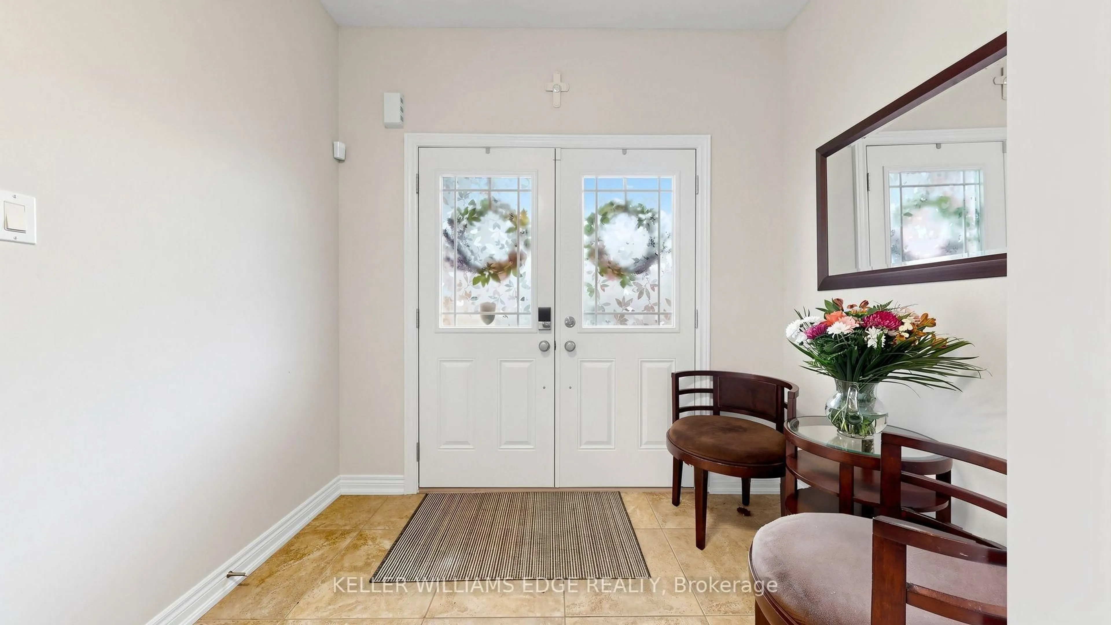 Indoor entryway for 173 Raymond Rd, Hamilton Ontario L9K 0G9