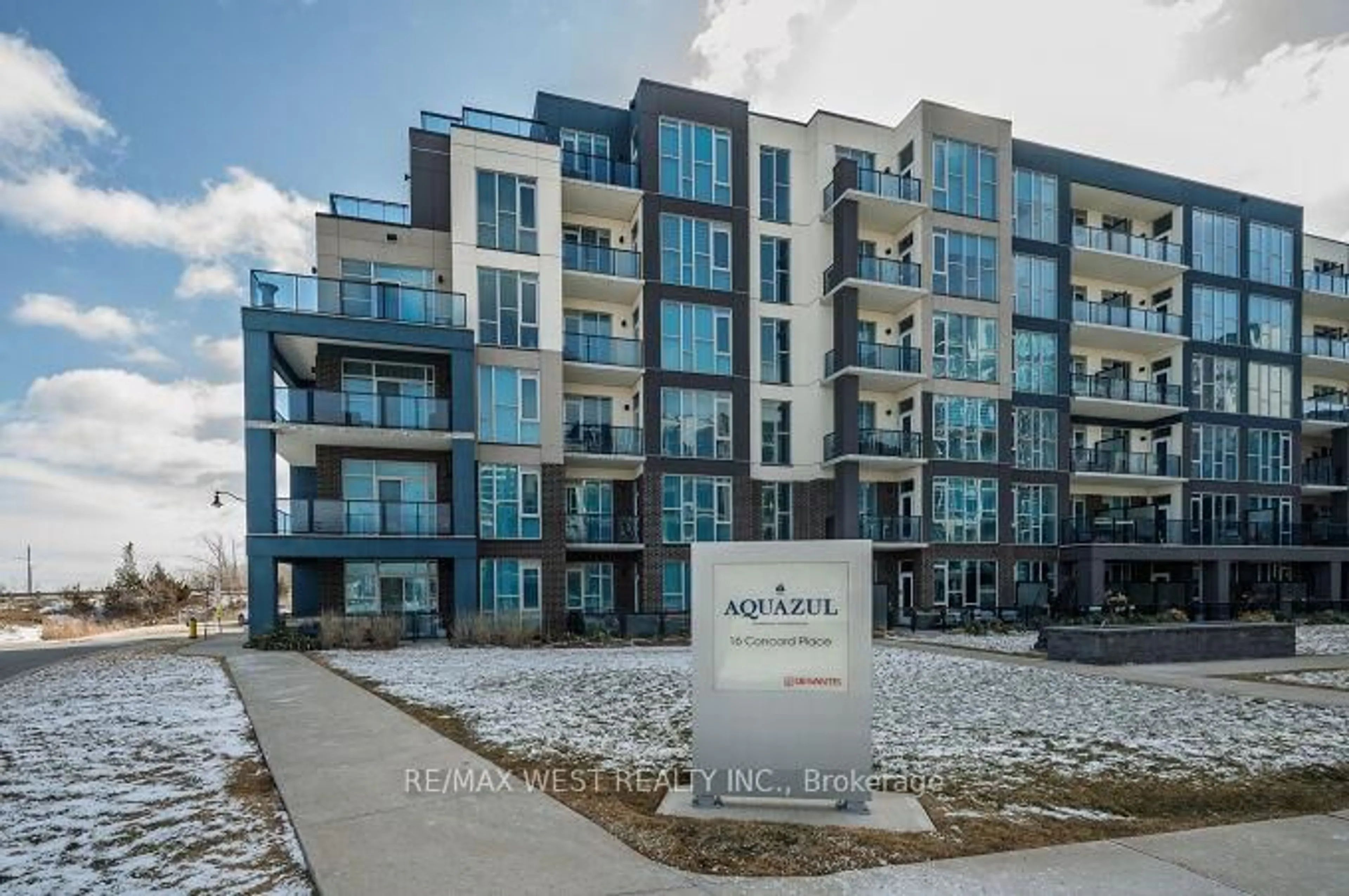 Indoor foyer for 16 Concord Pl #615, Grimsby Ontario L3M 0J1