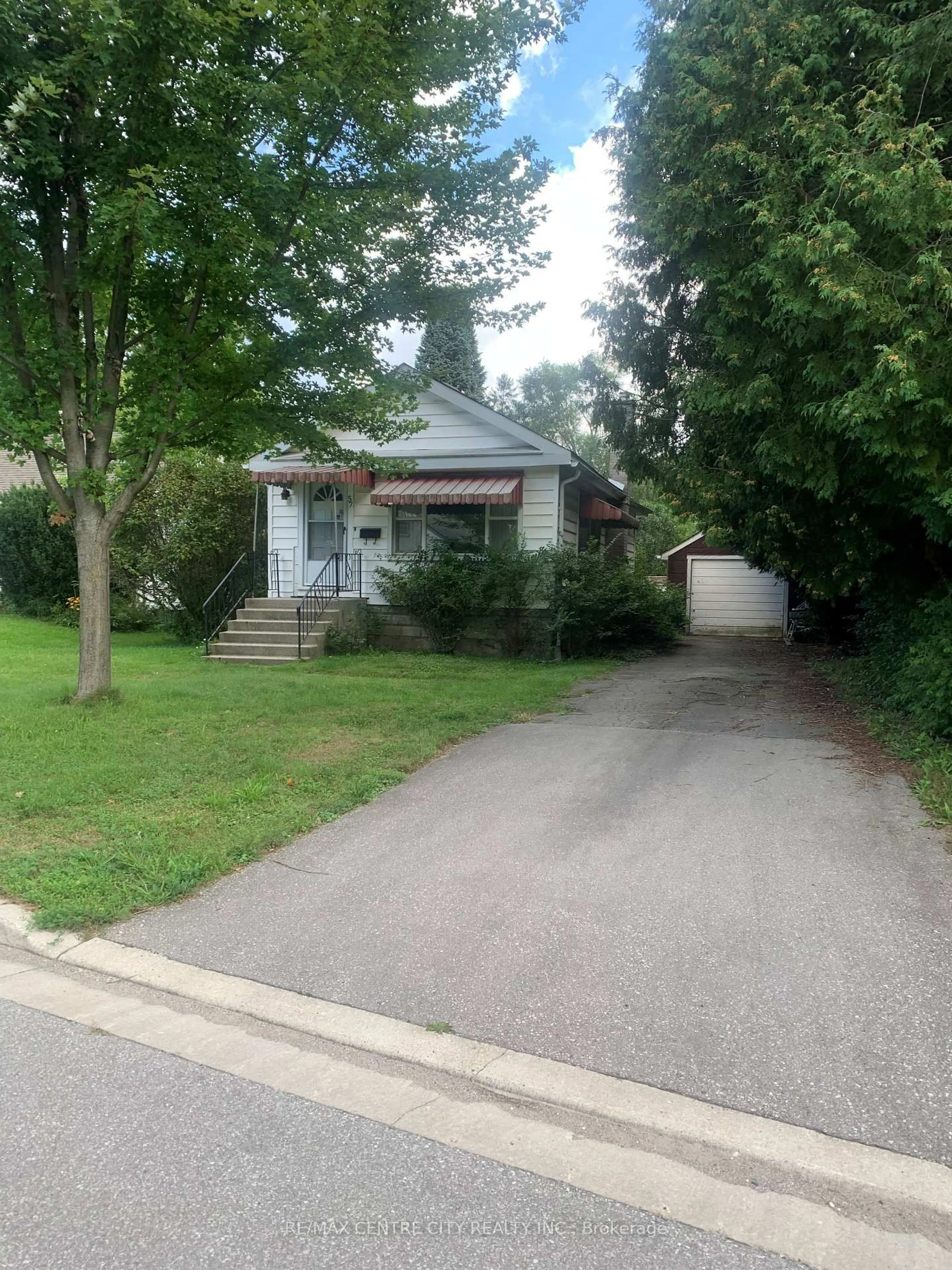 Blurry image for 57 Britannia Ave, London North Ontario N6H 2J3