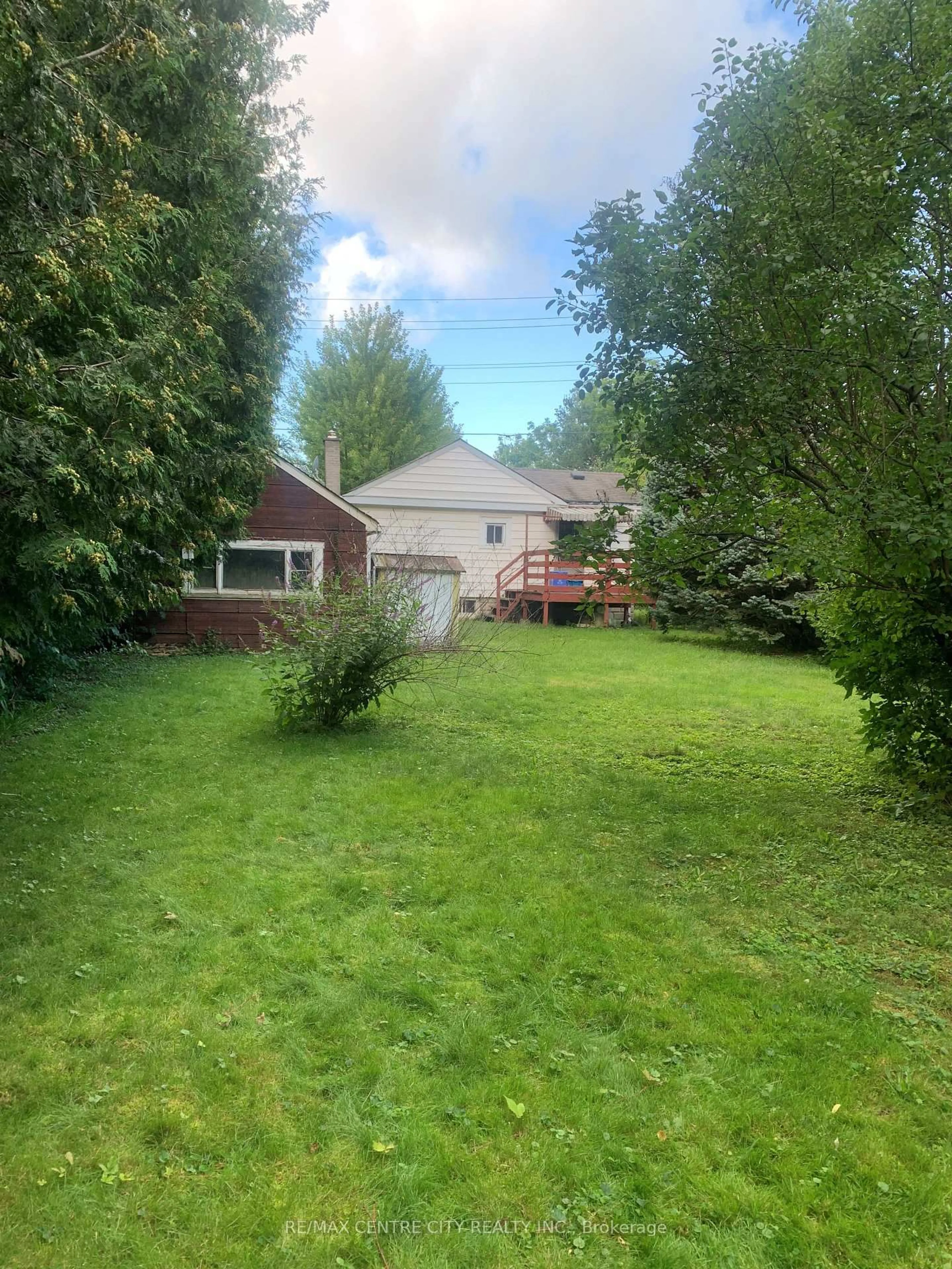 A pic from outside/outdoor area/front of a property/back of a property/a pic from drone, street for 57 Britannia Ave, London North Ontario N6H 2J3