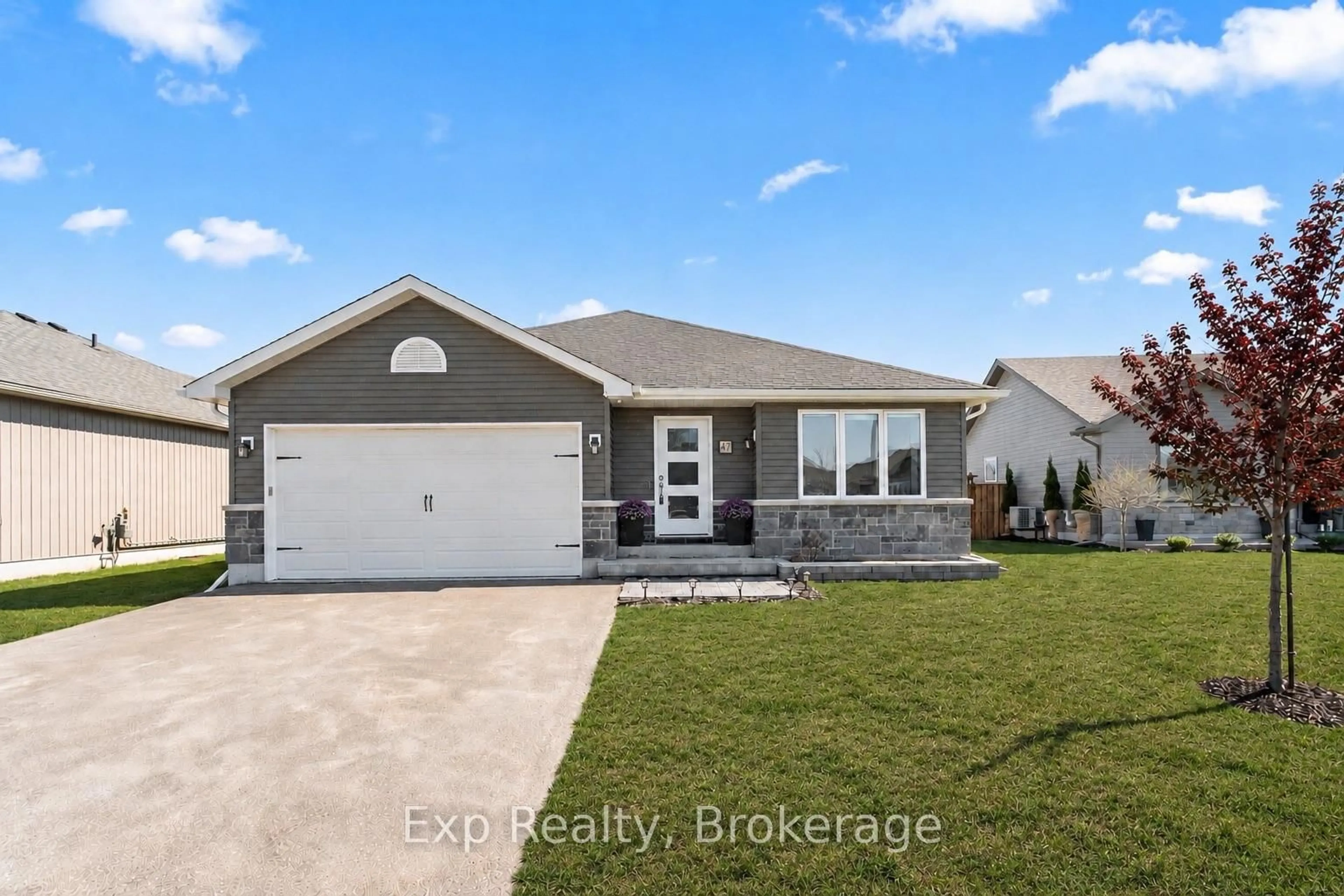 Home with vinyl exterior material, street for 47 Birchmount St, Quinte West Ontario K8V 0C6