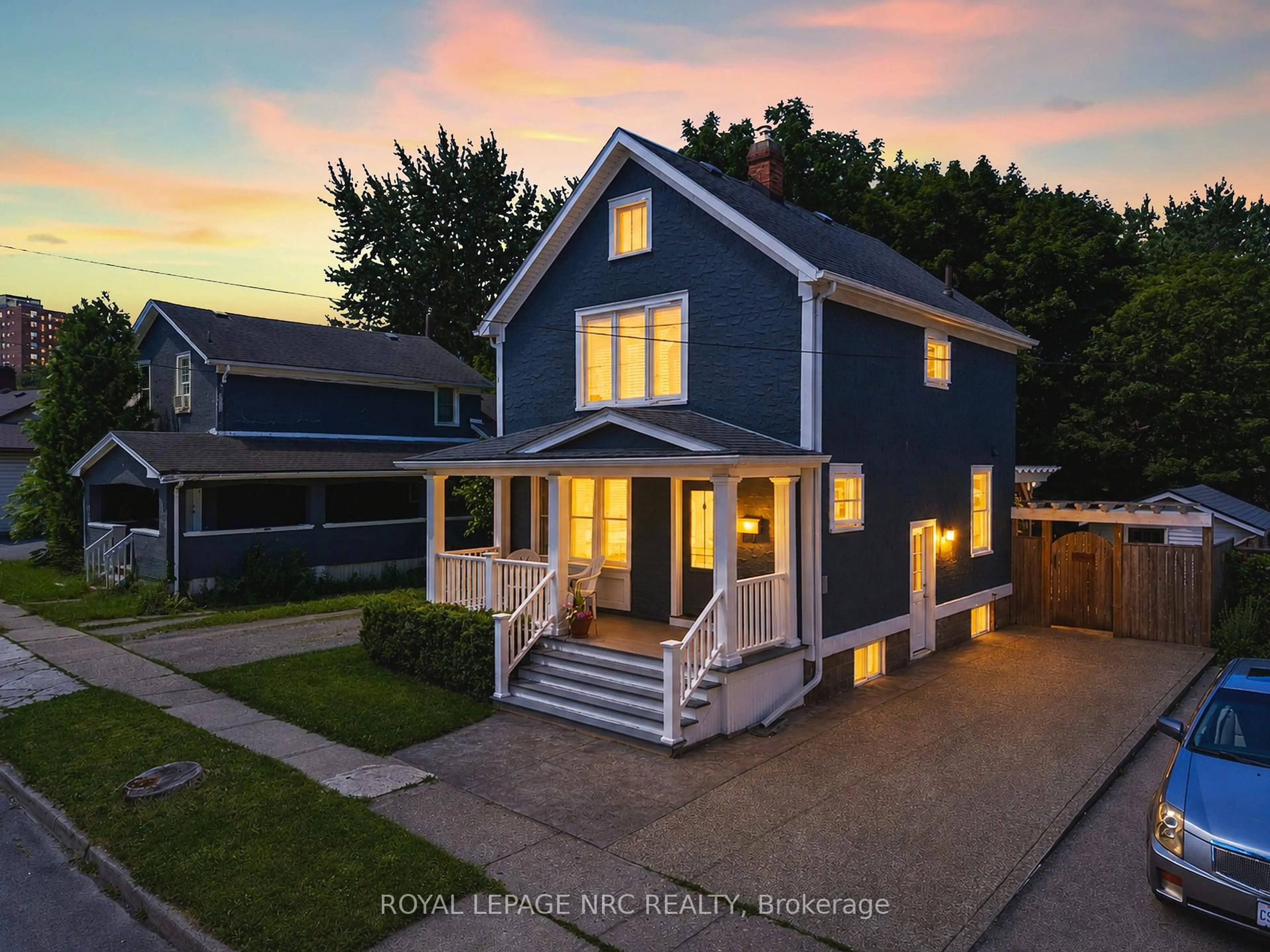 A pic from outside/outdoor area/front of a property/back of a property/a pic from drone, street for 5 Greenlaw Pl, St. Catharines Ontario L2R 4S5