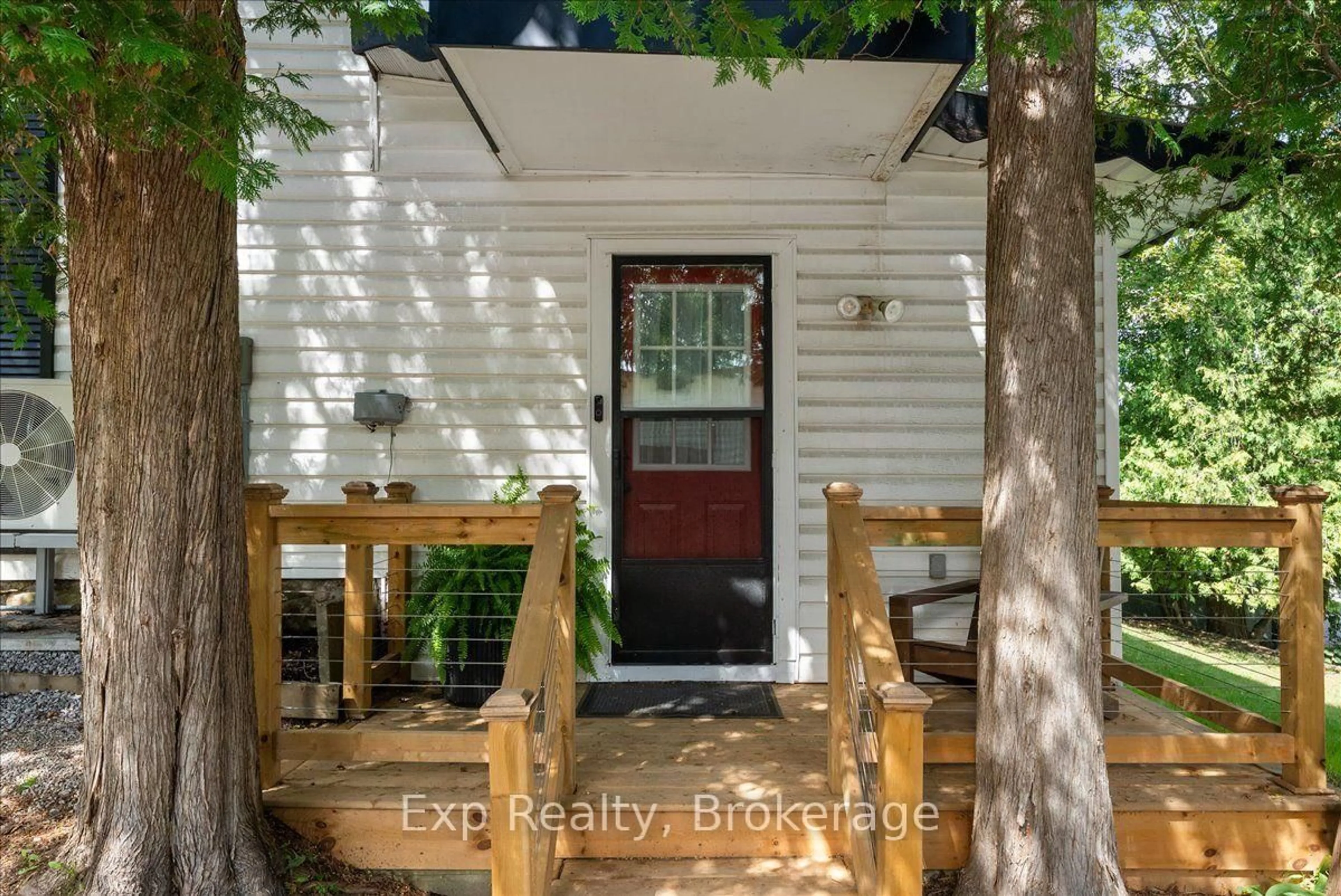 Indoor entryway for 26 Sherbourne St, Bancroft Ontario K0L 1C0