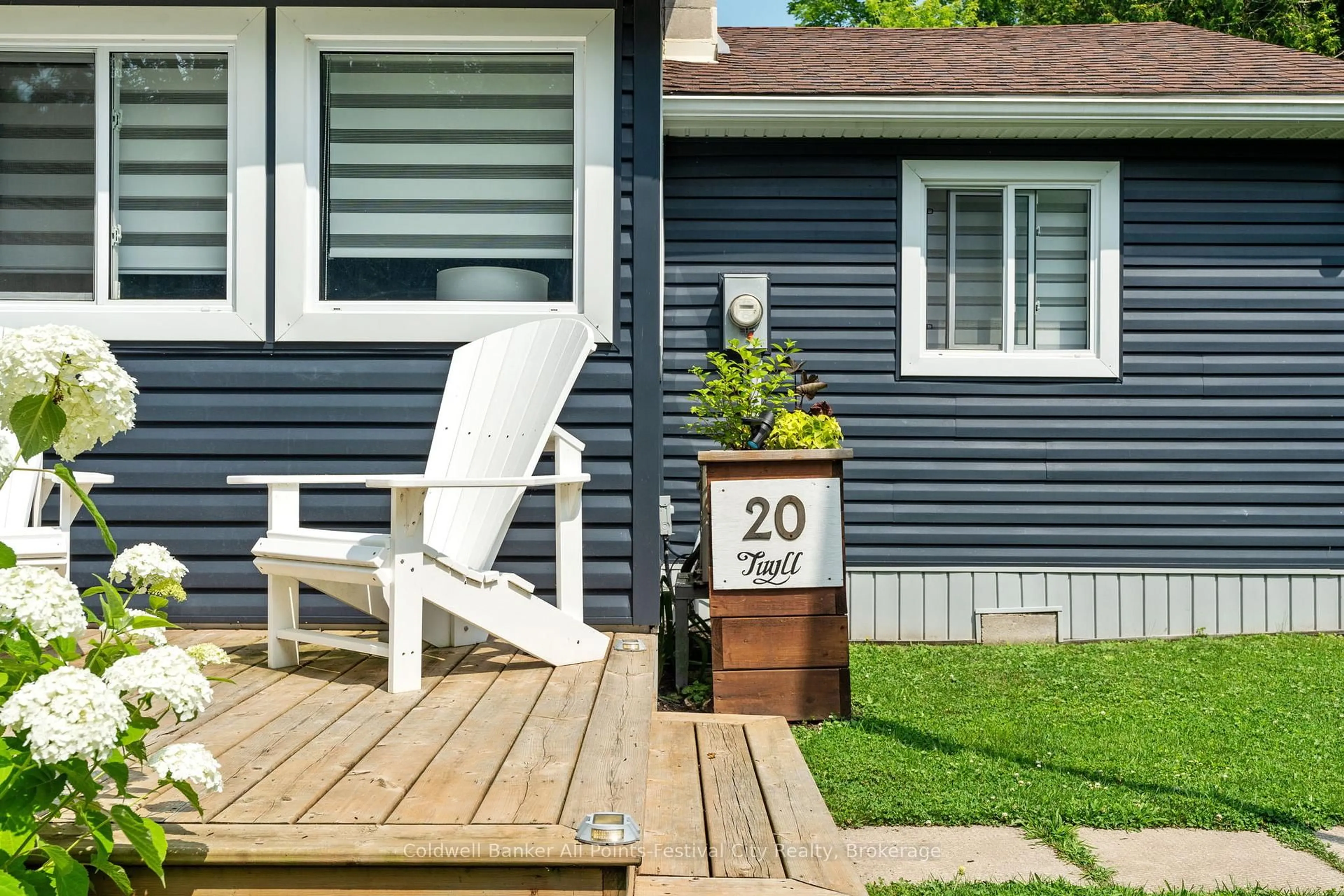 Home with vinyl exterior material, street for 20 Tuyll St, Bluewater Ontario N0M 1G0