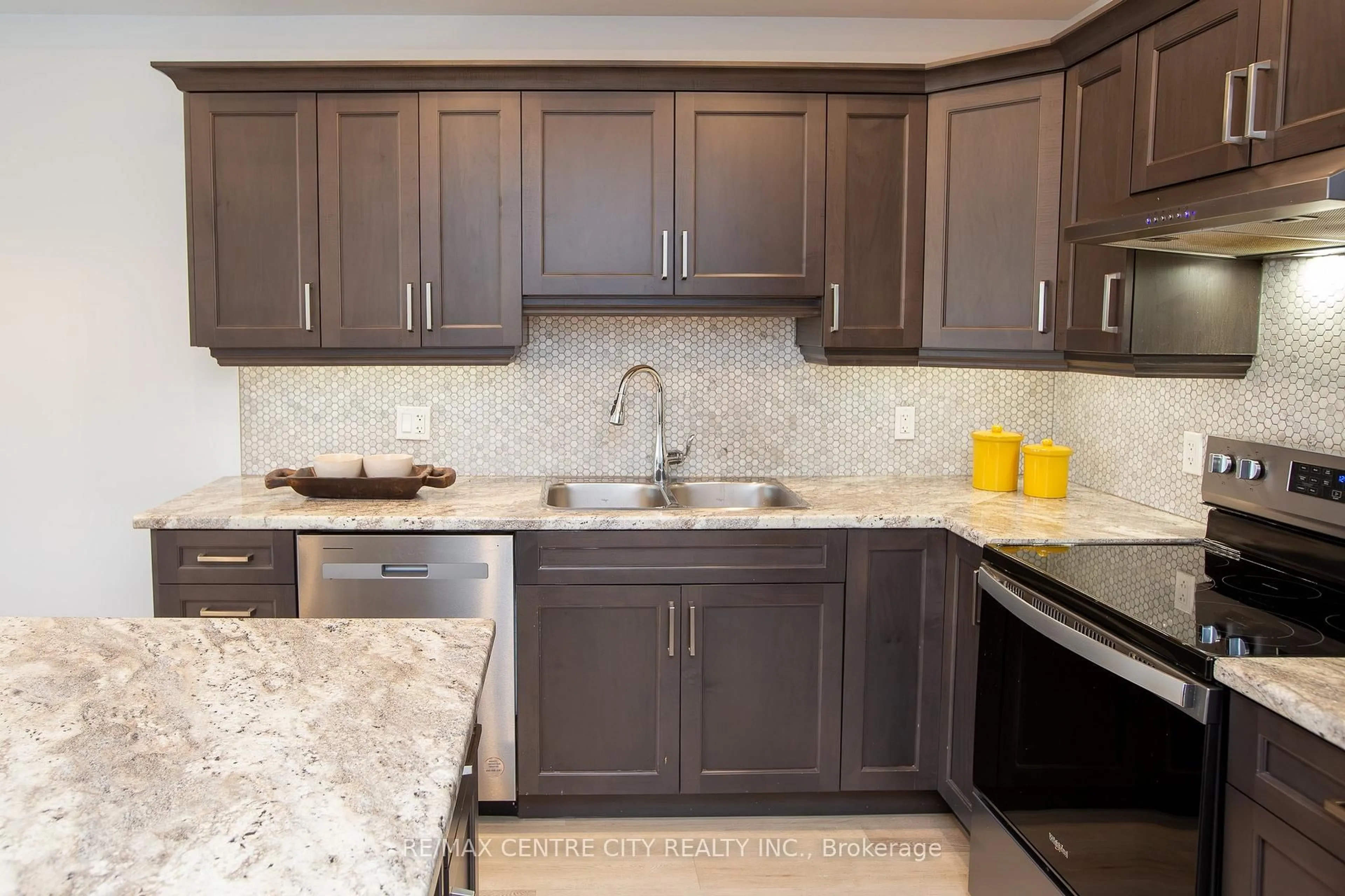 Contemporary kitchen, ceramic/tile floor for 275 JAMES St #21, St. Marys Ontario N4X 0C2