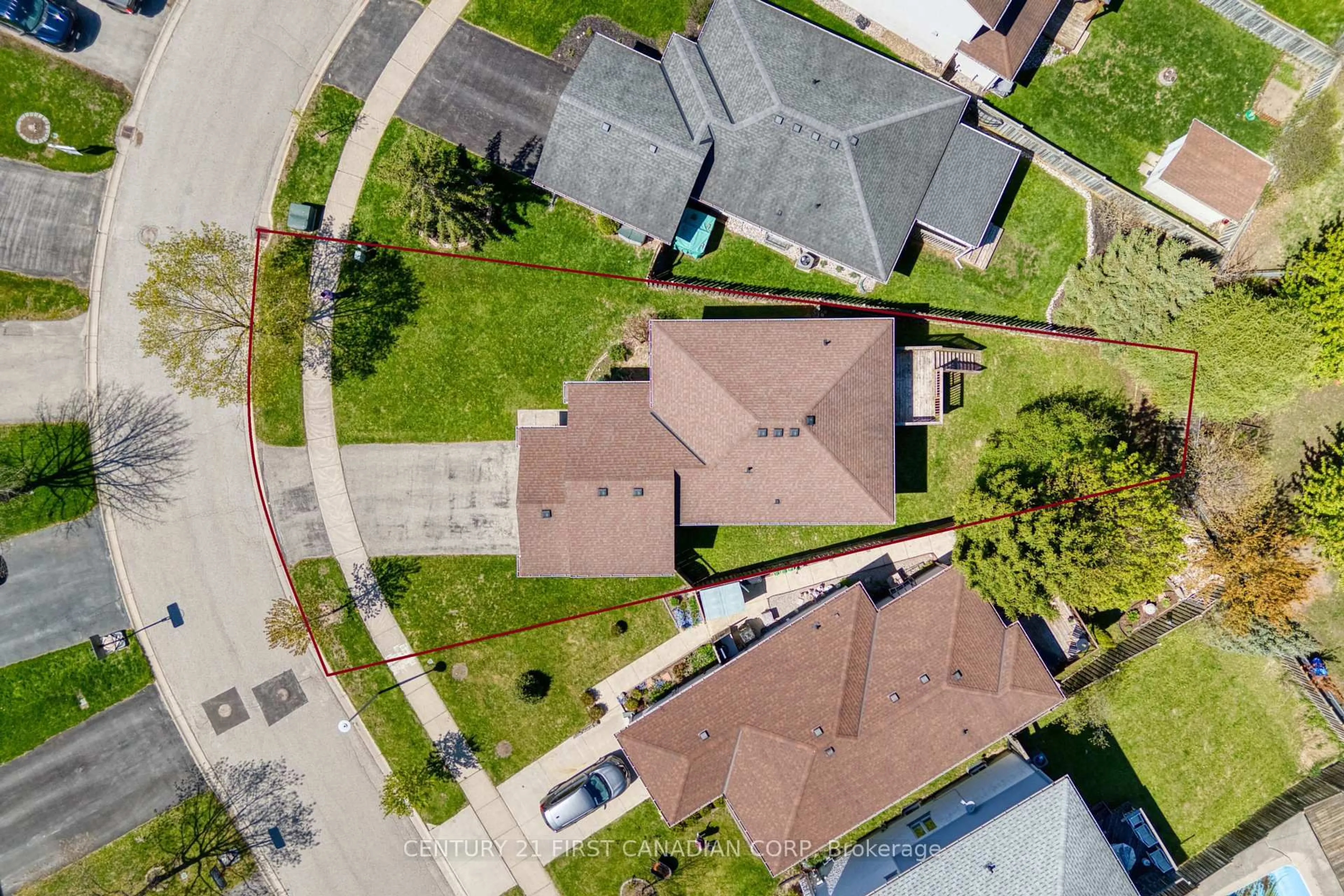 A pic from outside/outdoor area/front of a property/back of a property/a pic from drone, street for 1761 Devos Dr, London North Ontario N5X 4H9