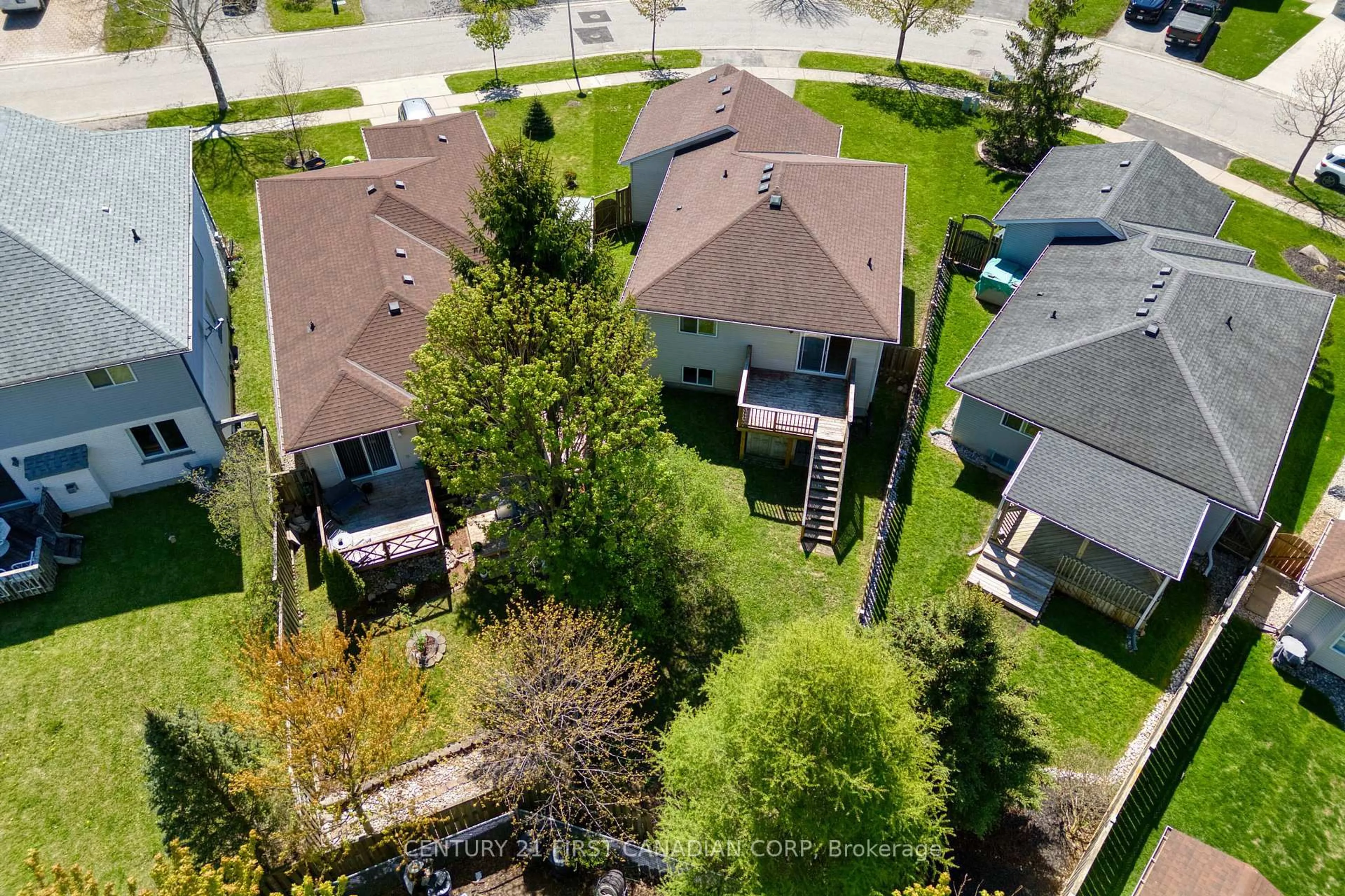 A pic from outside/outdoor area/front of a property/back of a property/a pic from drone, city buildings view from balcony for 1761 Devos Dr, London North Ontario N5X 4H9