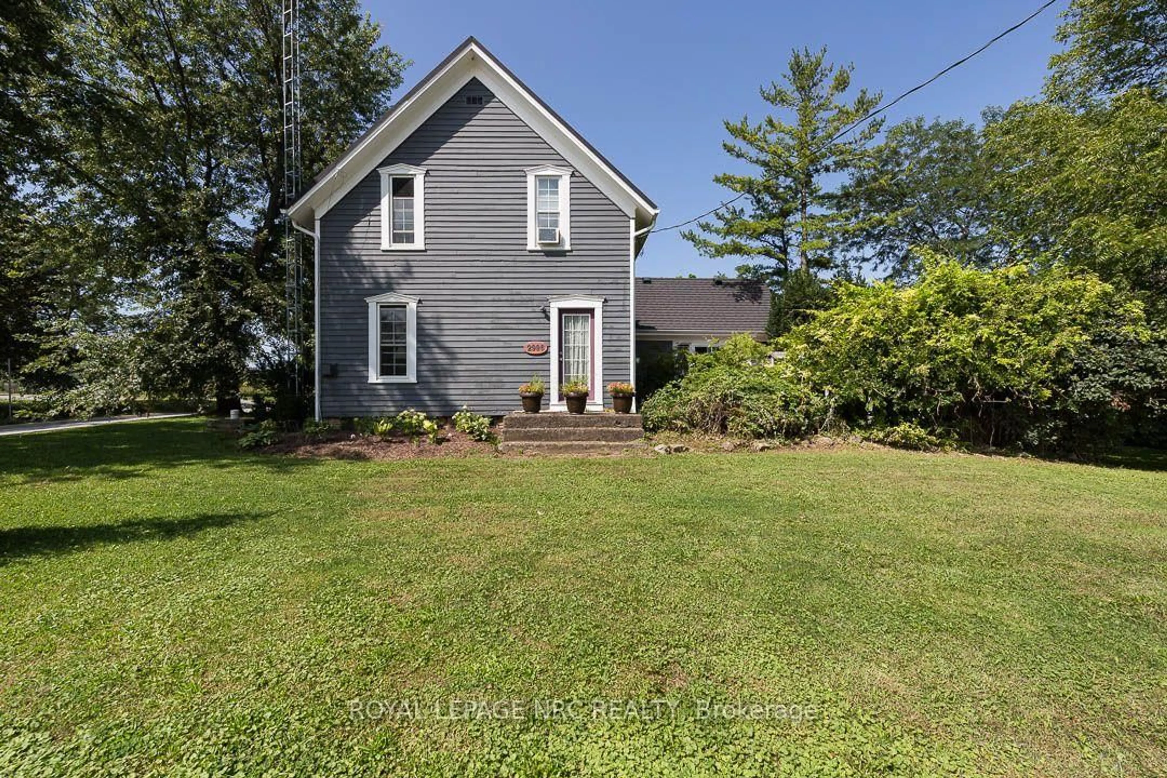 A pic from outside/outdoor area/front of a property/back of a property/a pic from drone, street for 2996 Ninth St, Lincoln Ontario L2R 6P7