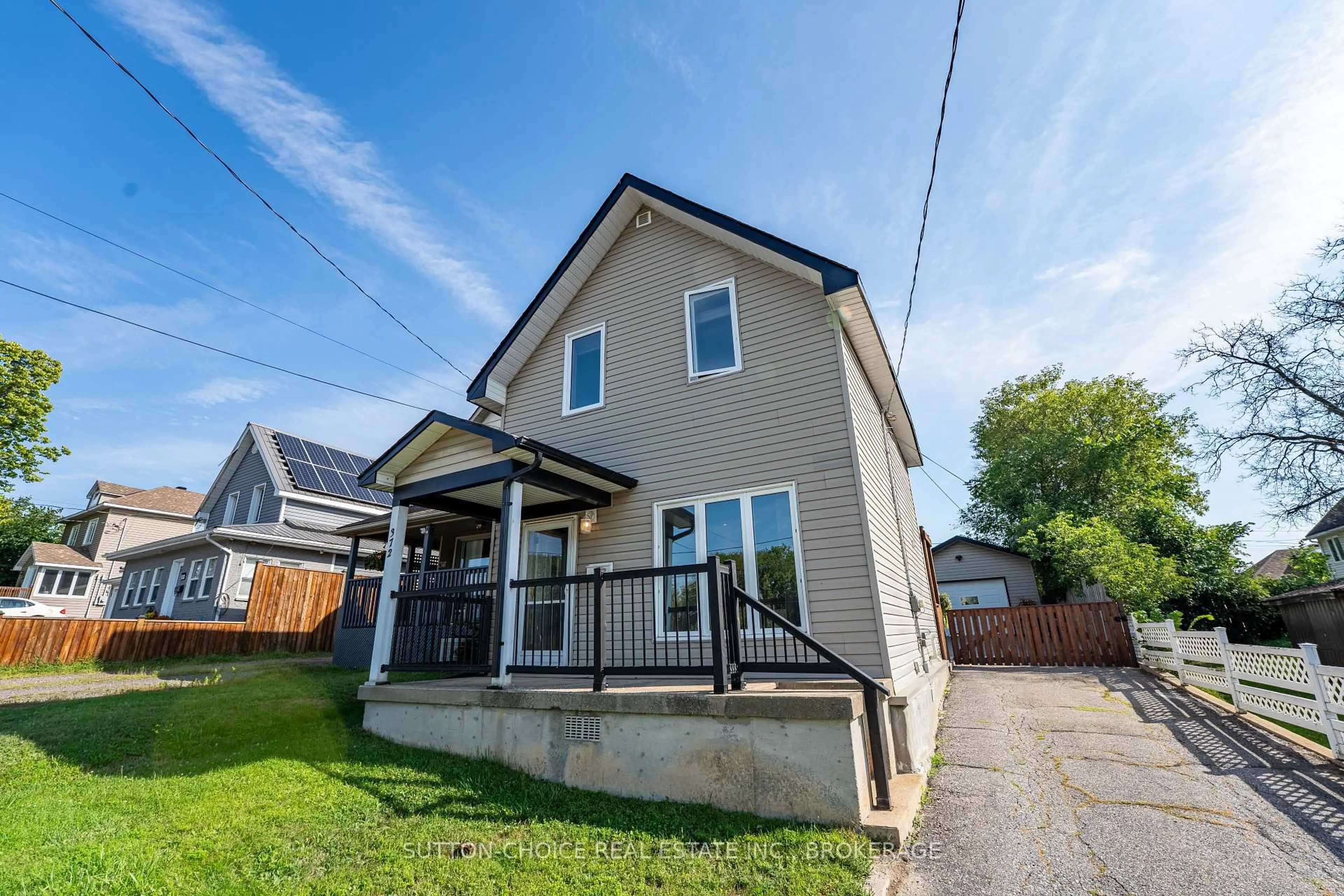 A pic from outside/outdoor area/front of a property/back of a property/a pic from drone, street for 372 Third Ave, North Bay Ontario P1B 1M6