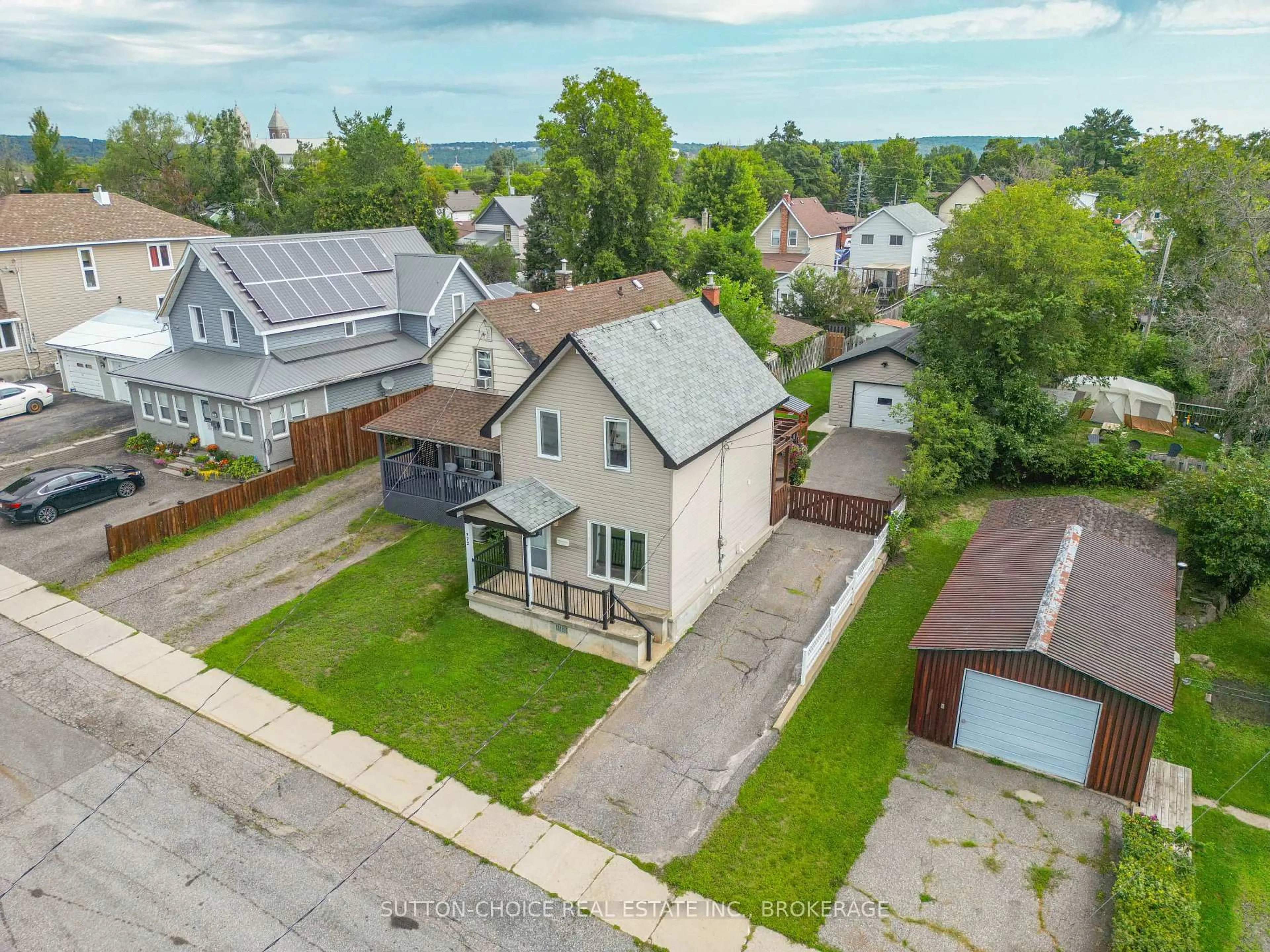 A pic from outside/outdoor area/front of a property/back of a property/a pic from drone, street for 372 Third Ave, North Bay Ontario P1B 1M6