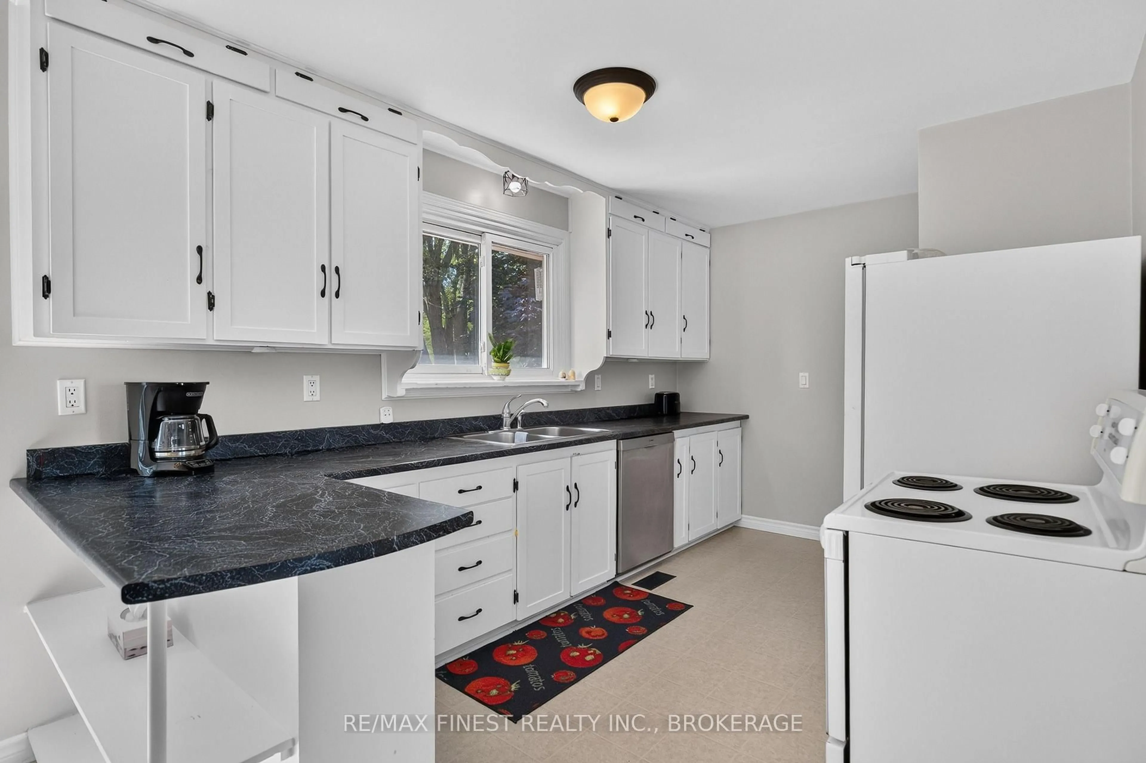 Standard kitchen, ceramic/tile floor for 513 County road 2, Front of Leeds & Seeleys Bay Ontario K7G 2V4