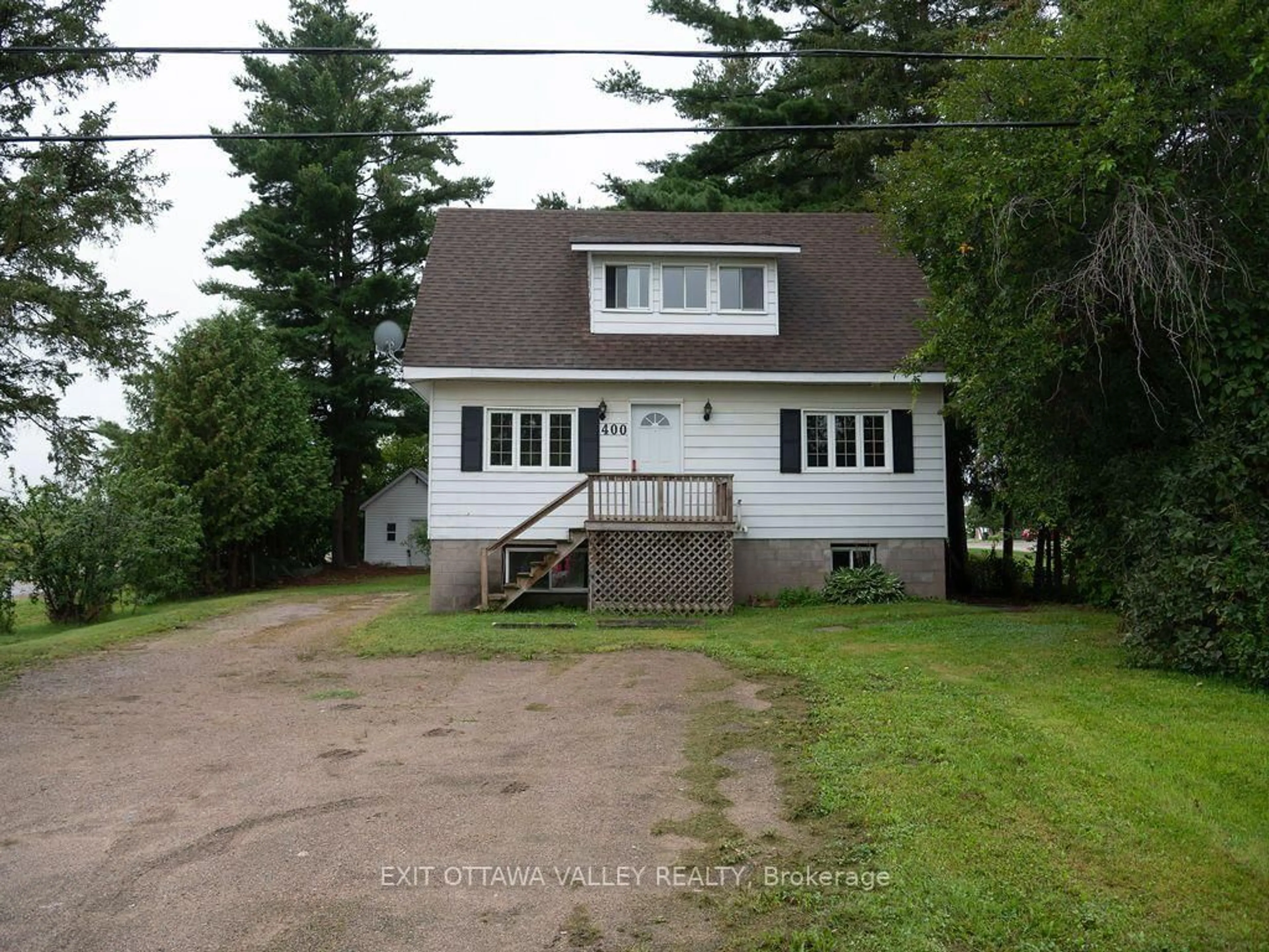 A pic from outside/outdoor area/front of a property/back of a property/a pic from drone, unknown for 400 Boundary Rd, Pembroke Ontario K8A 6K7